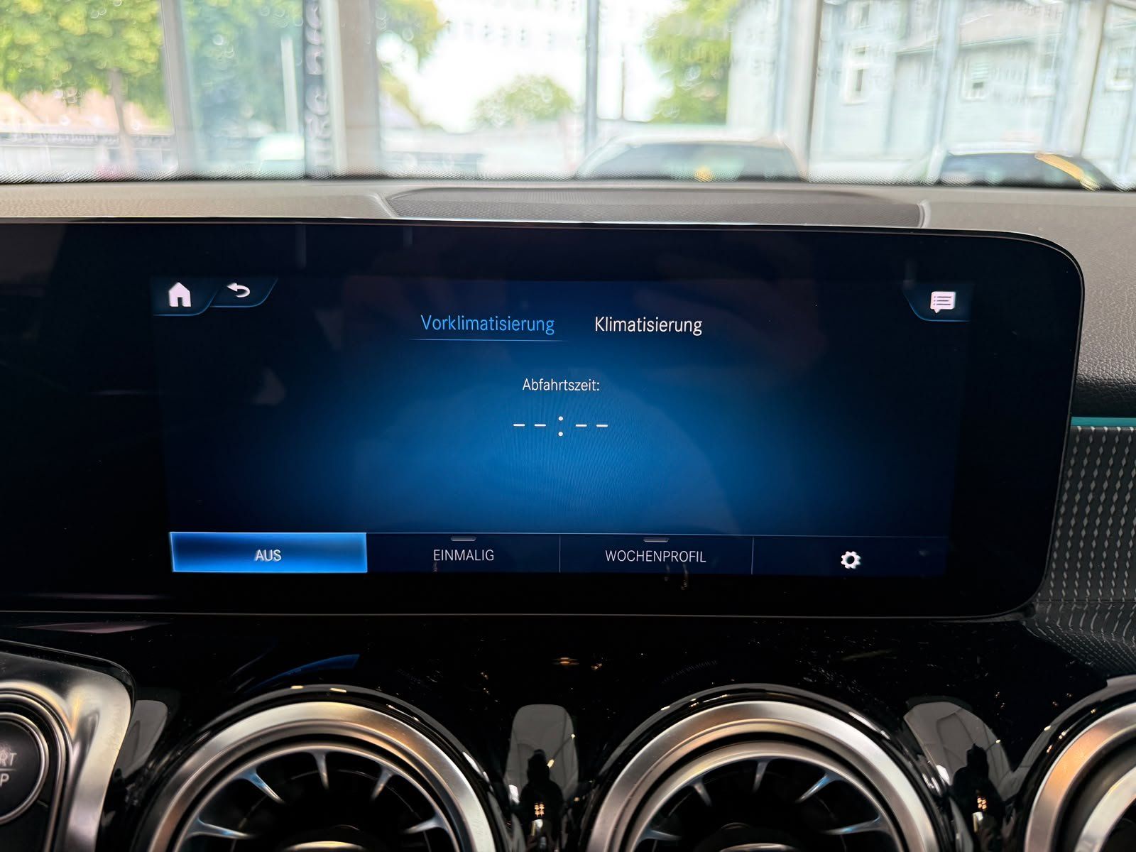 Fahrzeugabbildung Mercedes-Benz EQB 300 4M Progressive PANO+DISTR+360°+KEYLESS