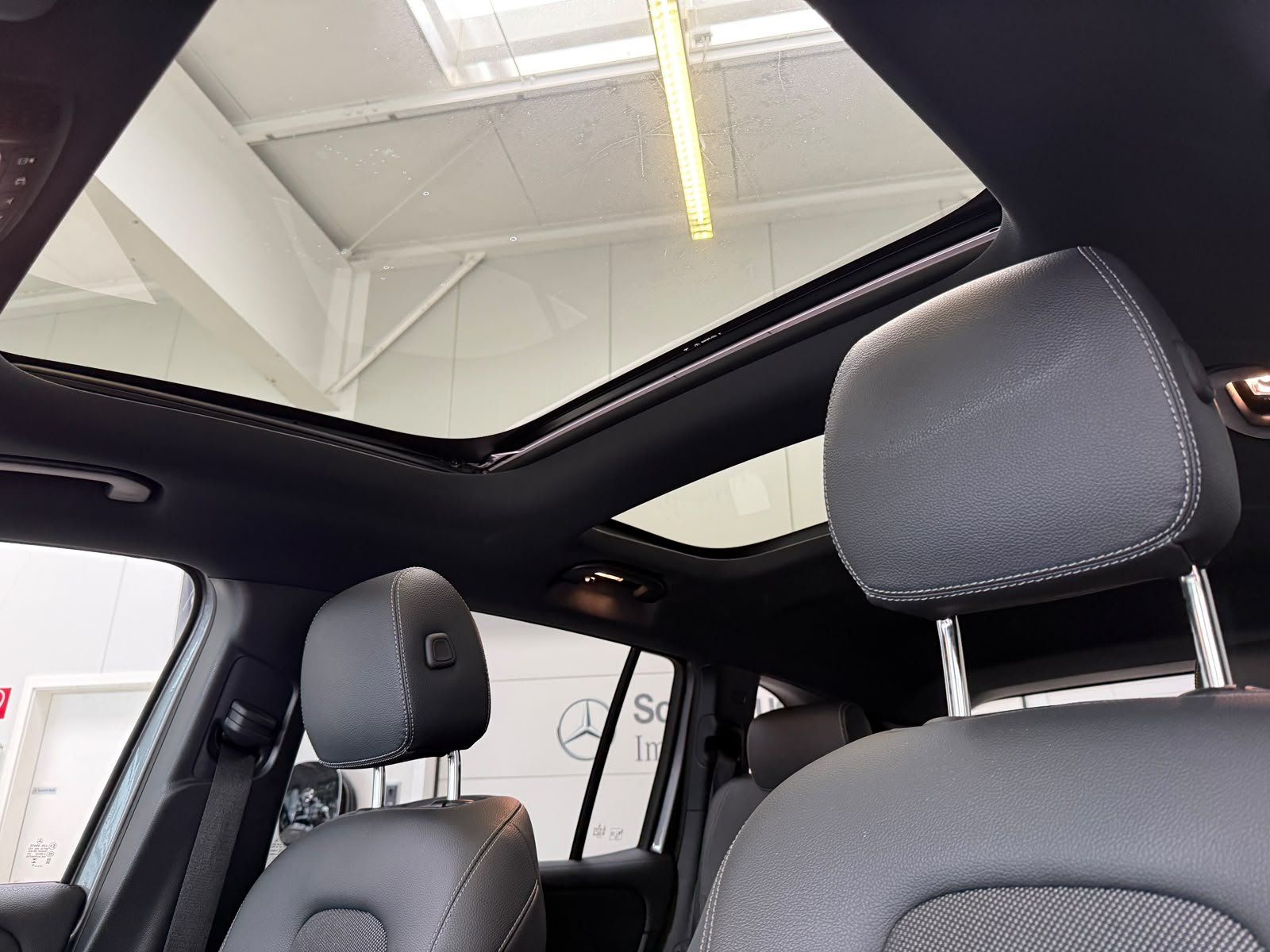 Fahrzeugabbildung Mercedes-Benz EQB 300 4M Progressive PANO+DISTR+360°+KEYLESS
