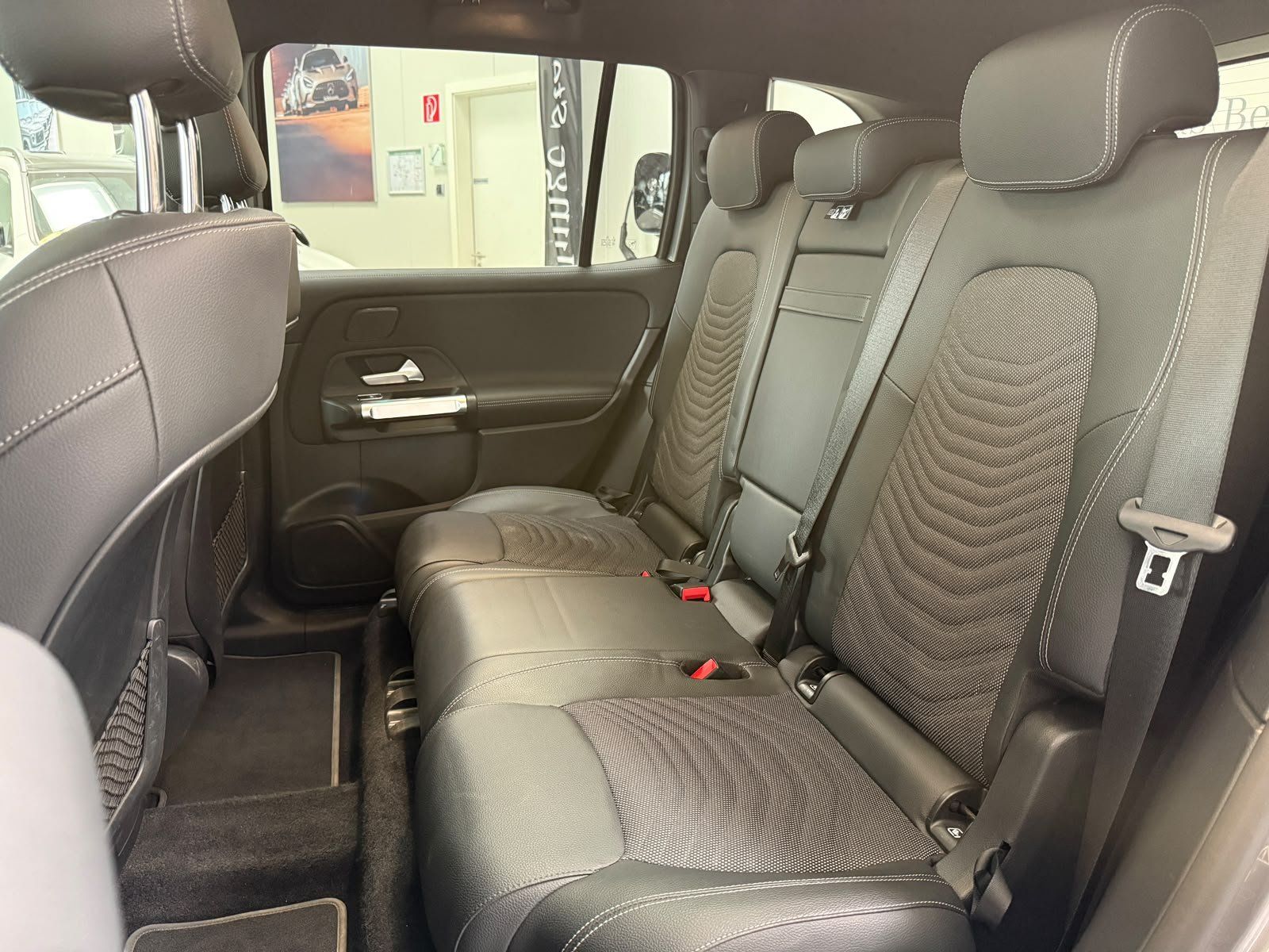 Fahrzeugabbildung Mercedes-Benz EQB 300 4M Progressive PANO+DISTR+360°+KEYLESS