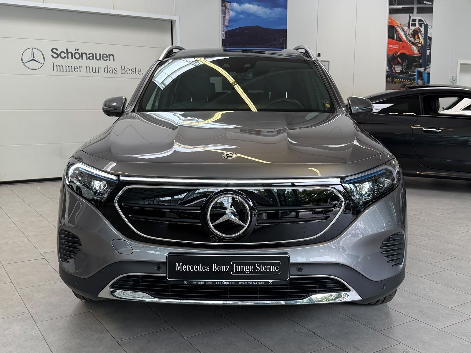 Fahrzeugabbildung Mercedes-Benz EQB 300 4M Progressive PANO+DISTR+360°+KEYLESS