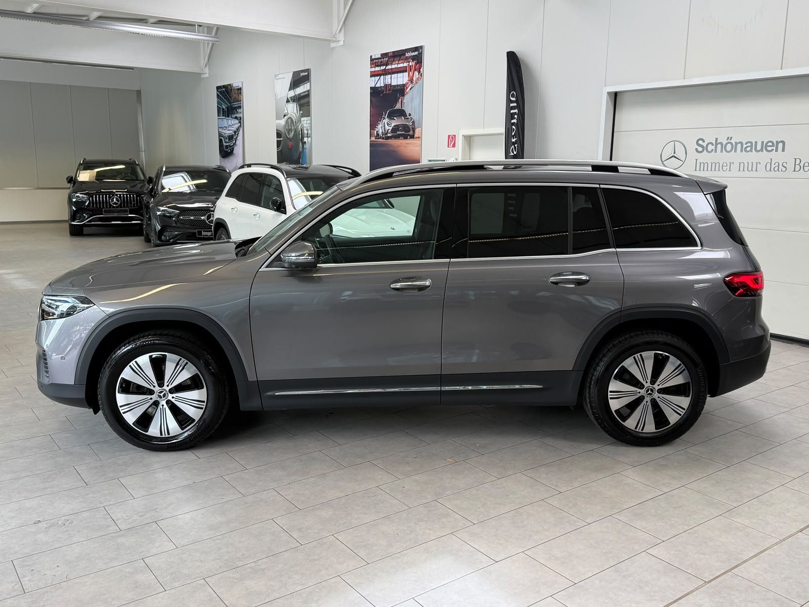 Fahrzeugabbildung Mercedes-Benz EQB 300 4M Progressive PANO+DISTR+360°+KEYLESS