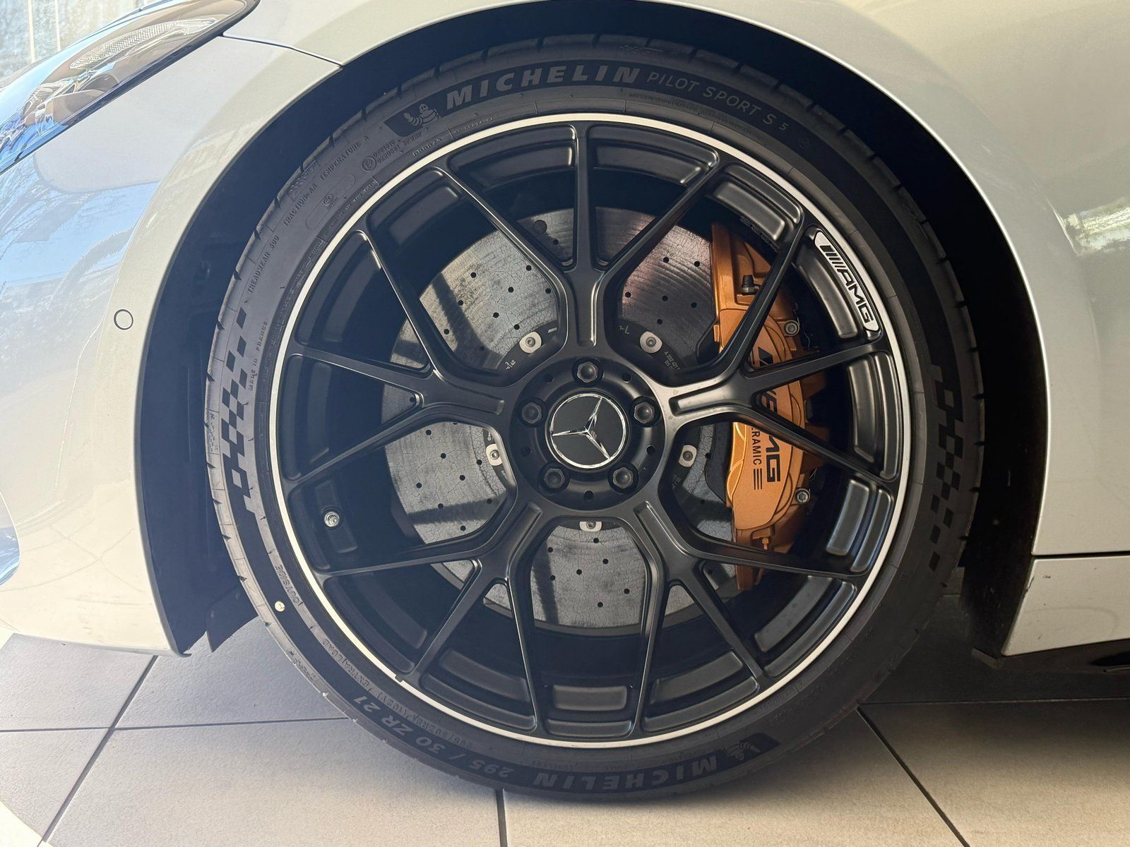 Fahrzeugabbildung Mercedes-Benz Mercedes-AMG GT 63 4M+ KERAMIK+21"+CARBON+LIFT