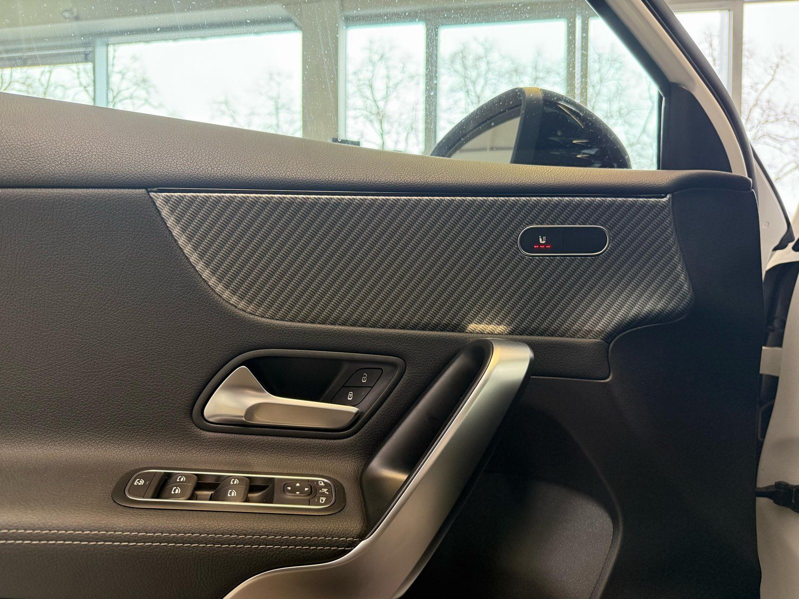 Fahrzeugabbildung Mercedes-Benz A 200 DISTRONIC+PANO+18"+NIGHT+CARPLAY+VOLLDIGI