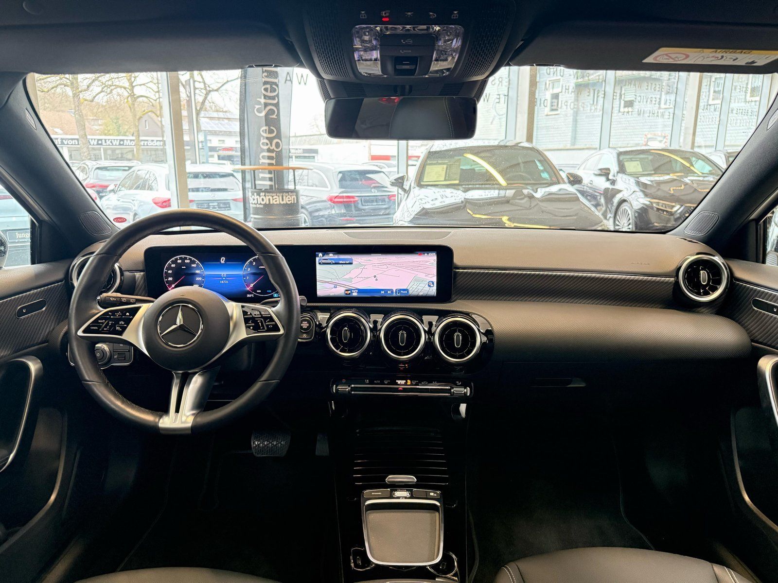 Fahrzeugabbildung Mercedes-Benz A 200 DISTRONIC+PANO+18"+NIGHT+CARPLAY+VOLLDIGI