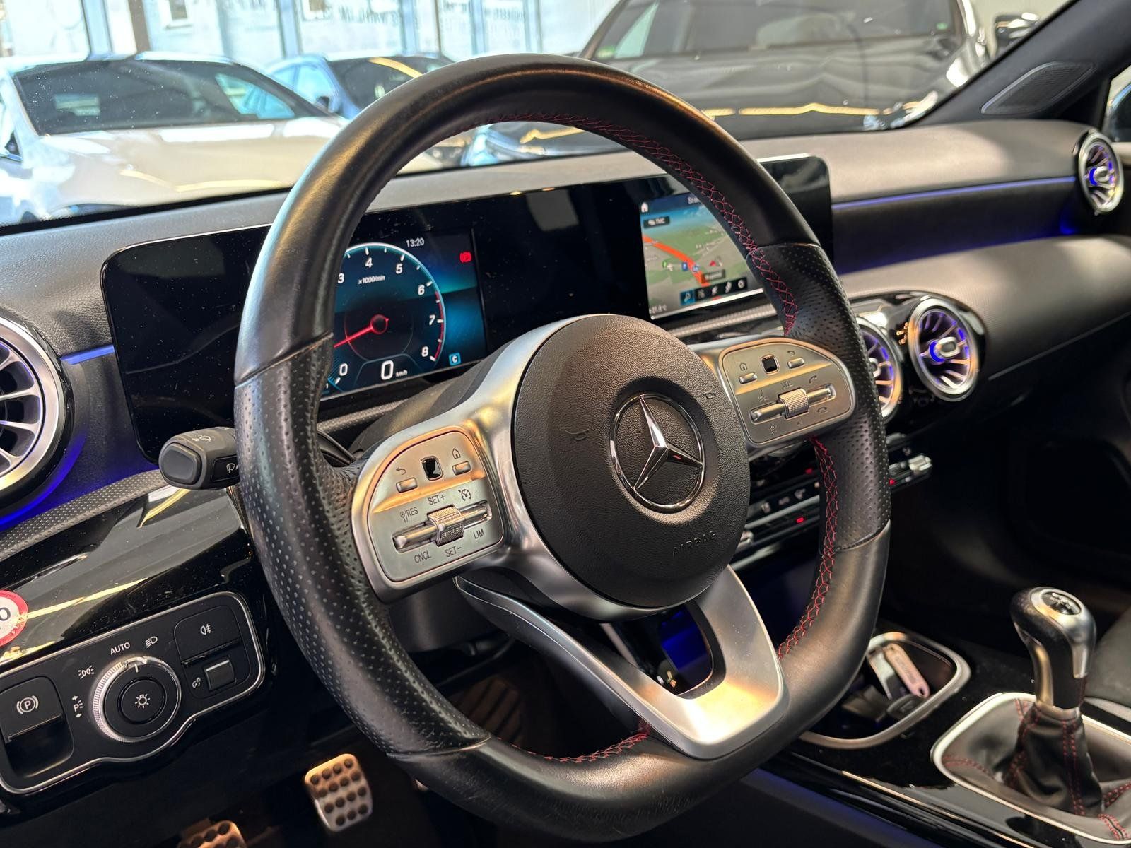 Fahrzeugabbildung Mercedes-Benz A 200 AMG PANO+19"+LED+AMBIENTE+KAMERA+TOTWINKEL