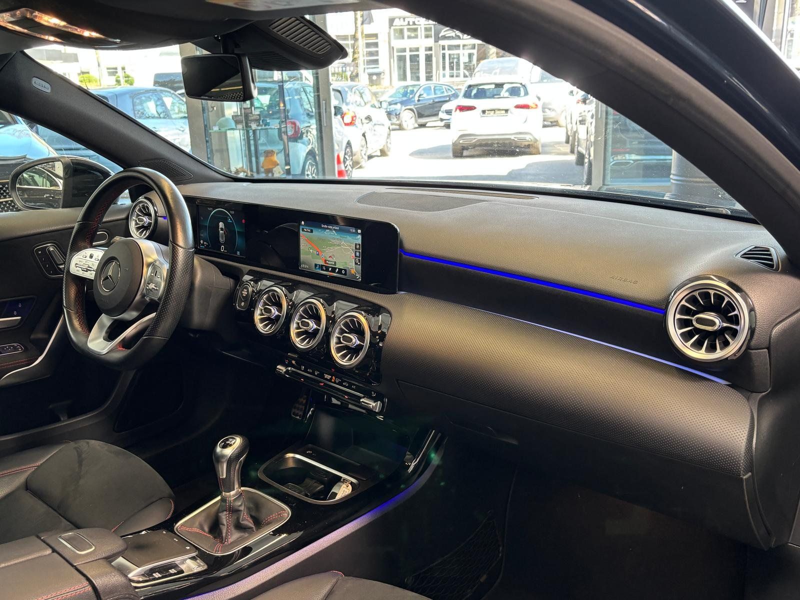 Fahrzeugabbildung Mercedes-Benz A 200 AMG PANO+19"+LED+AMBIENTE+KAMERA+TOTWINKEL