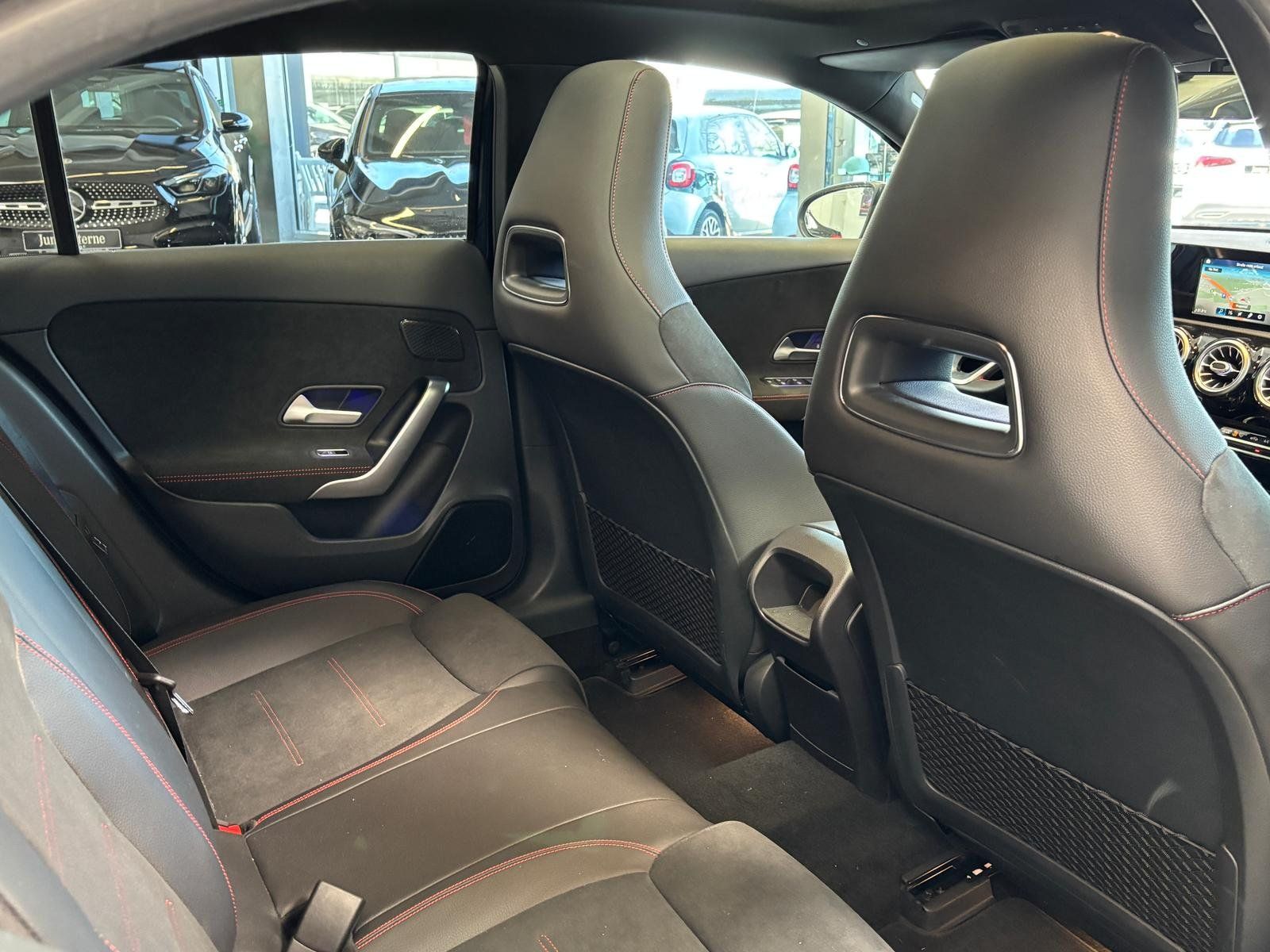 Fahrzeugabbildung Mercedes-Benz A 200 AMG PANO+19"+LED+AMBIENTE+KAMERA+TOTWINKEL