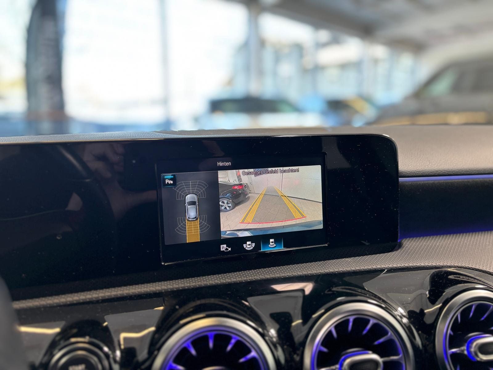 Fahrzeugabbildung Mercedes-Benz A 200 AMG PANO+19"+LED+AMBIENTE+KAMERA+TOTWINKEL