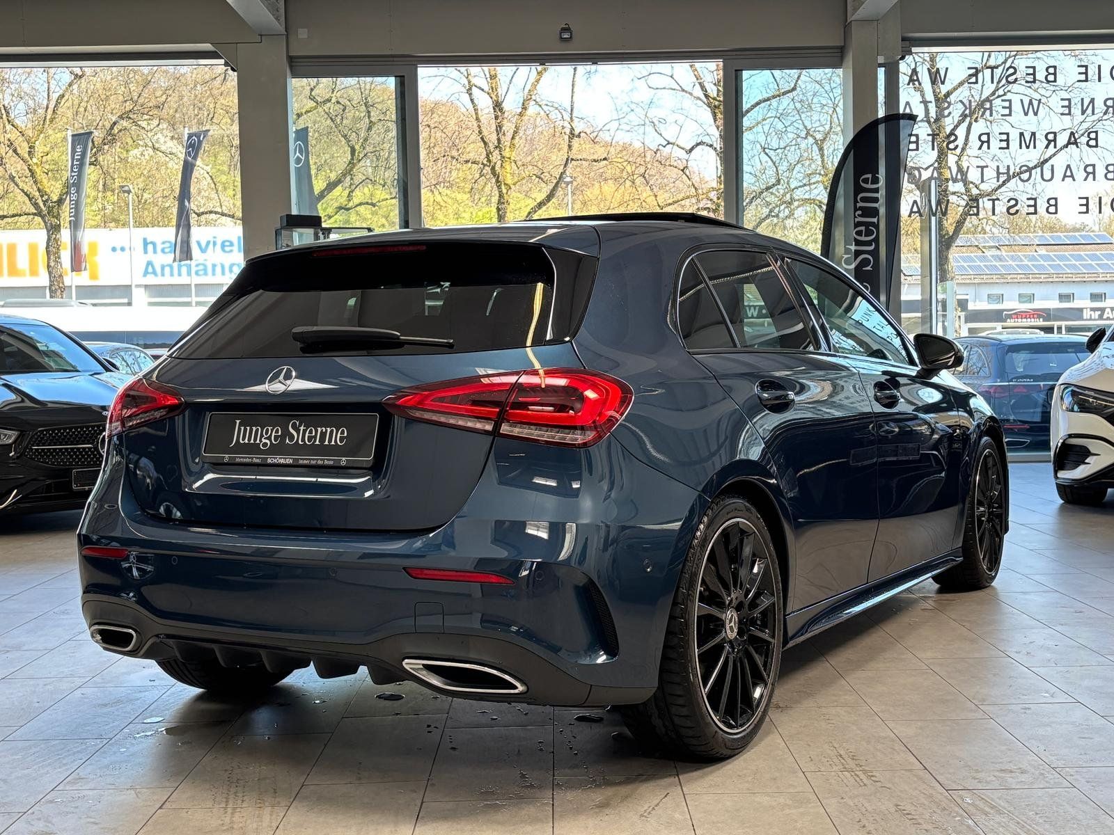 Fahrzeugabbildung Mercedes-Benz A 200 AMG PANO+19"+LED+AMBIENTE+KAMERA+TOTWINKEL
