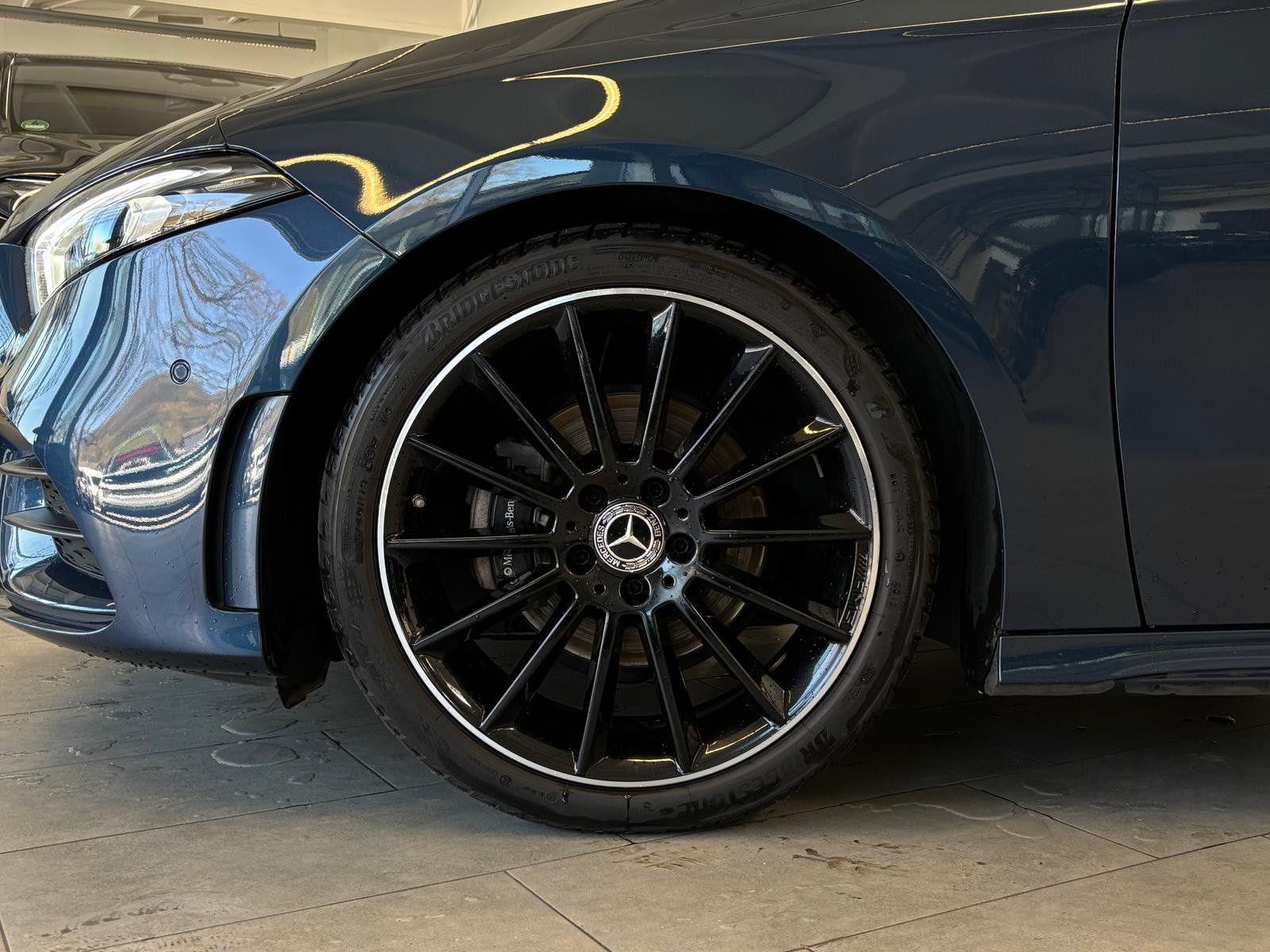 Fahrzeugabbildung Mercedes-Benz A 200 AMG PANO+19"+LED+AMBIENTE+KAMERA+TOTWINKEL
