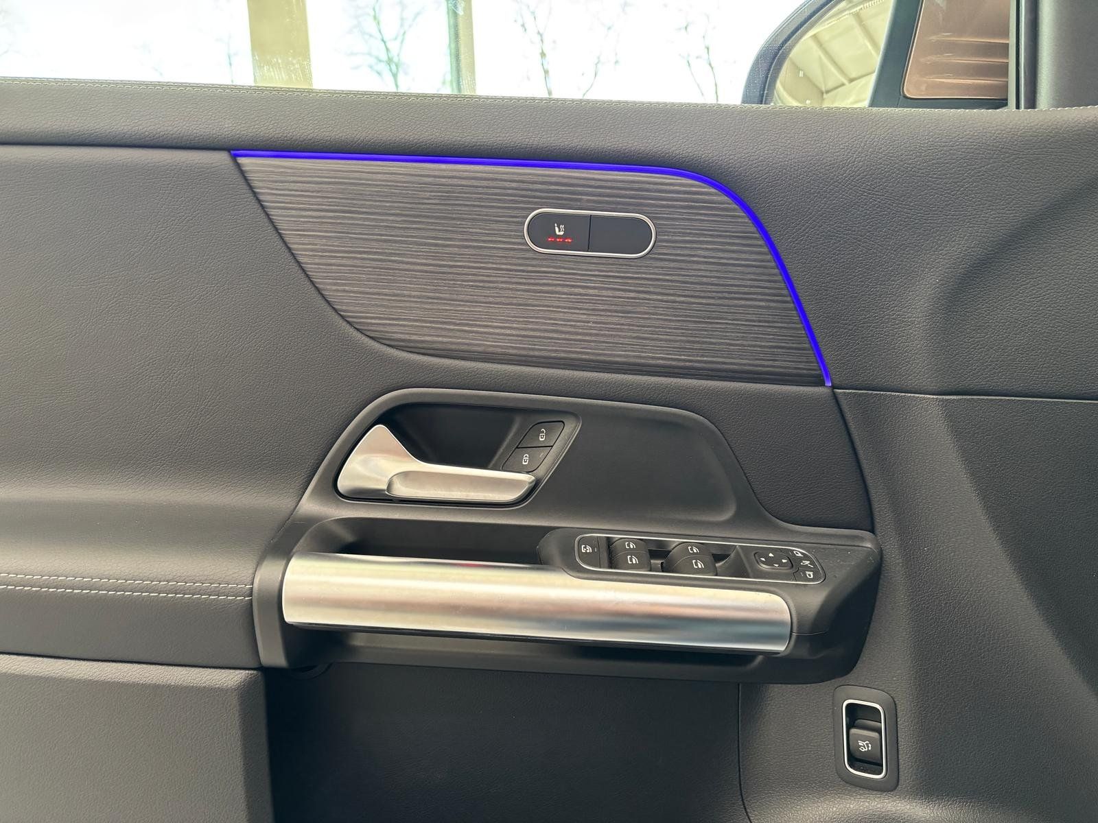 Fahrzeugabbildung Mercedes-Benz EQA 250+ AMG LEDER+EXKLUSIV+360+CARPLAY+AMBIENTE