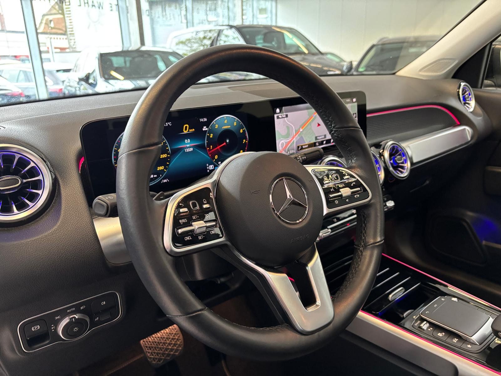 Fahrzeugabbildung Mercedes-Benz GLB 250 PROGRESSIVE PANO+360°+VORRÜSTUNGAHK+19"