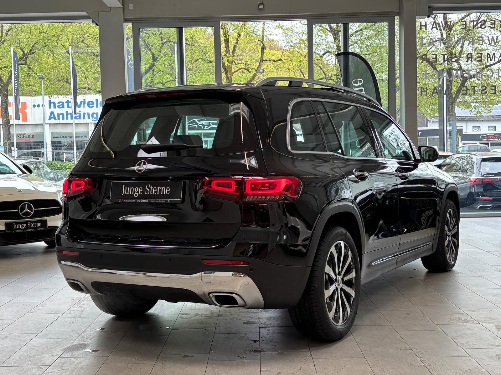 Fahrzeugabbildung Mercedes-Benz GLB 250 PROGRESSIVE PANO+360°+VORRÜSTUNGAHK+19"
