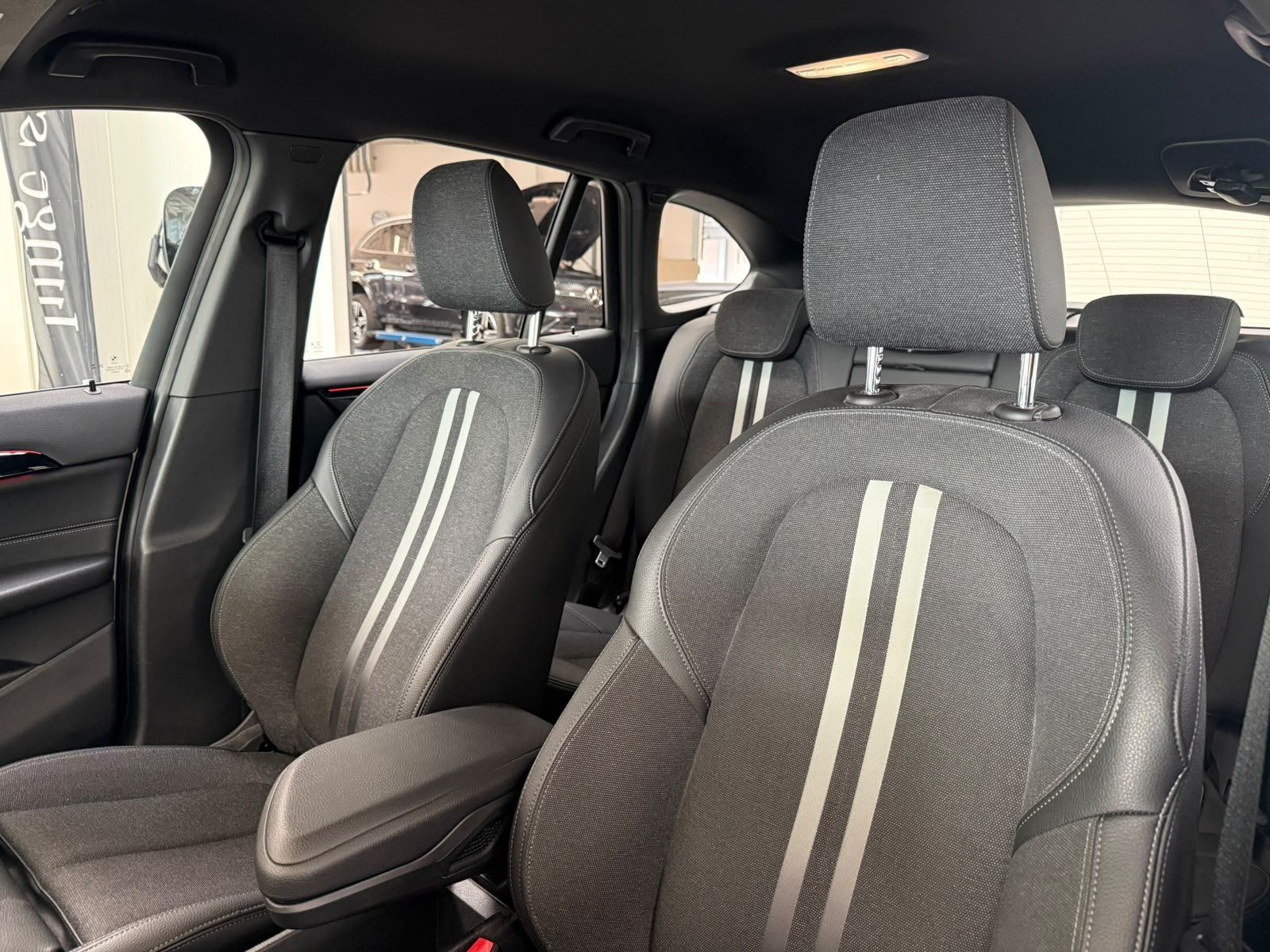 Fahrzeugabbildung BMW X1 sDrive20i Sport Line AHK+KAMERA+ACC+PDC+NAVI