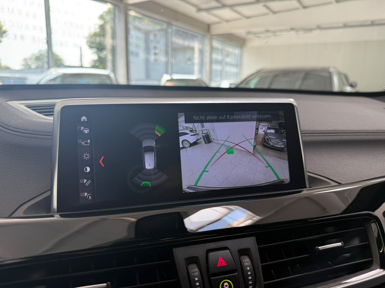 Fahrzeugabbildung BMW X1 sDrive20i Sport Line AHK+KAMERA+ACC+PDC+NAVI