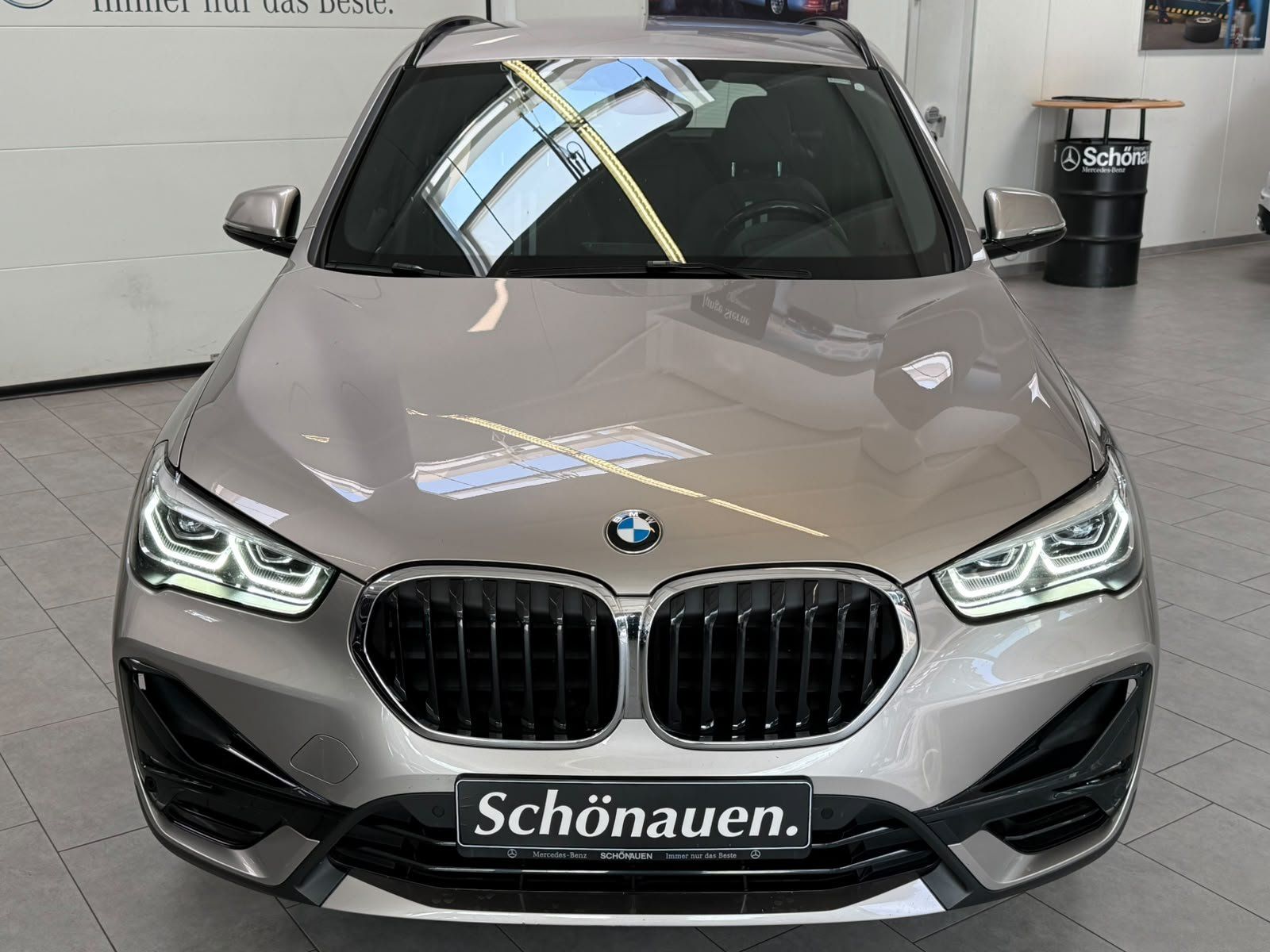 Fahrzeugabbildung BMW X1 sDrive20i Sport Line AHK+KAMERA+ACC+PDC+NAVI
