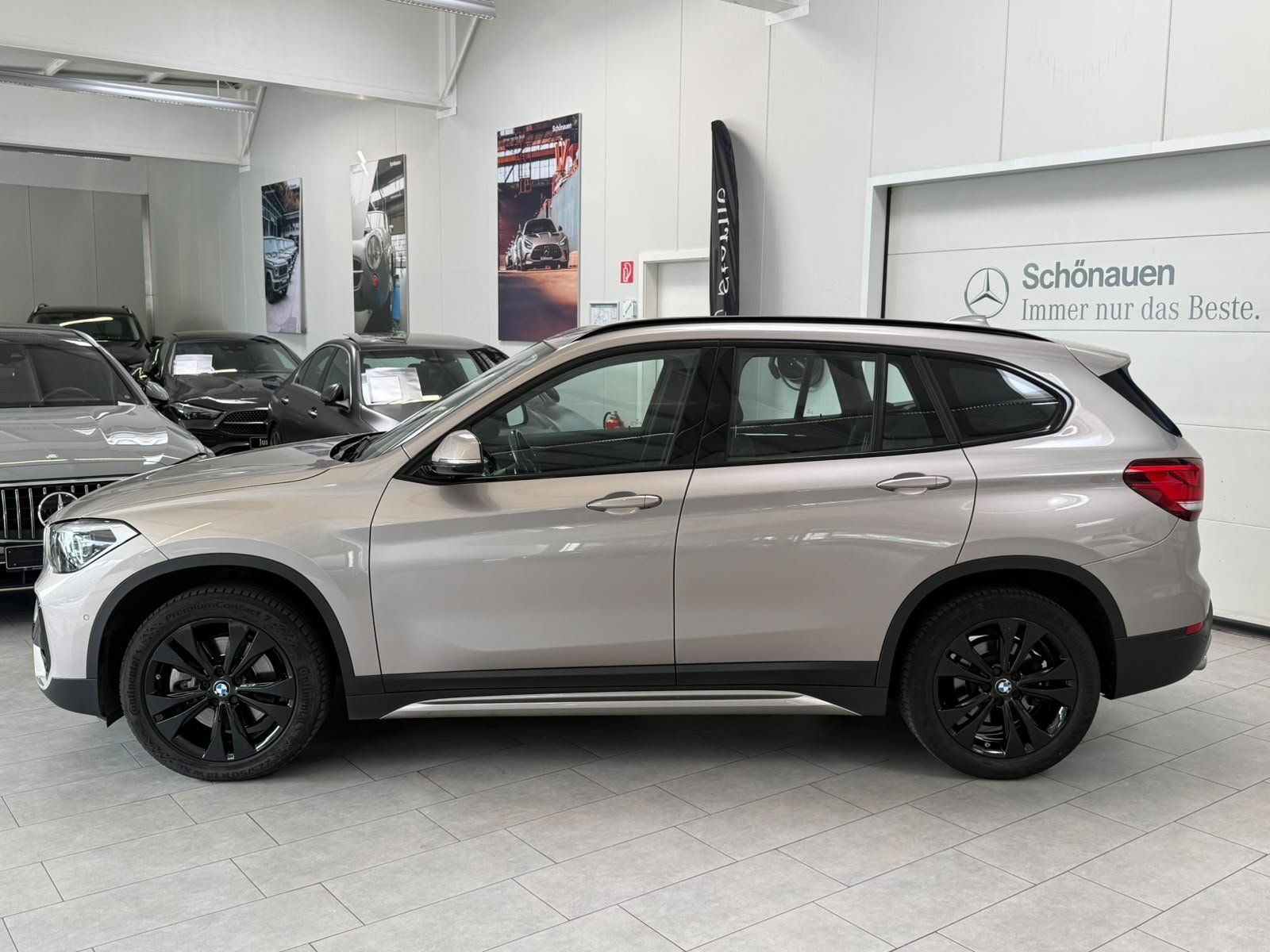 Fahrzeugabbildung BMW X1 sDrive20i Sport Line AHK+KAMERA+ACC+PDC+NAVI
