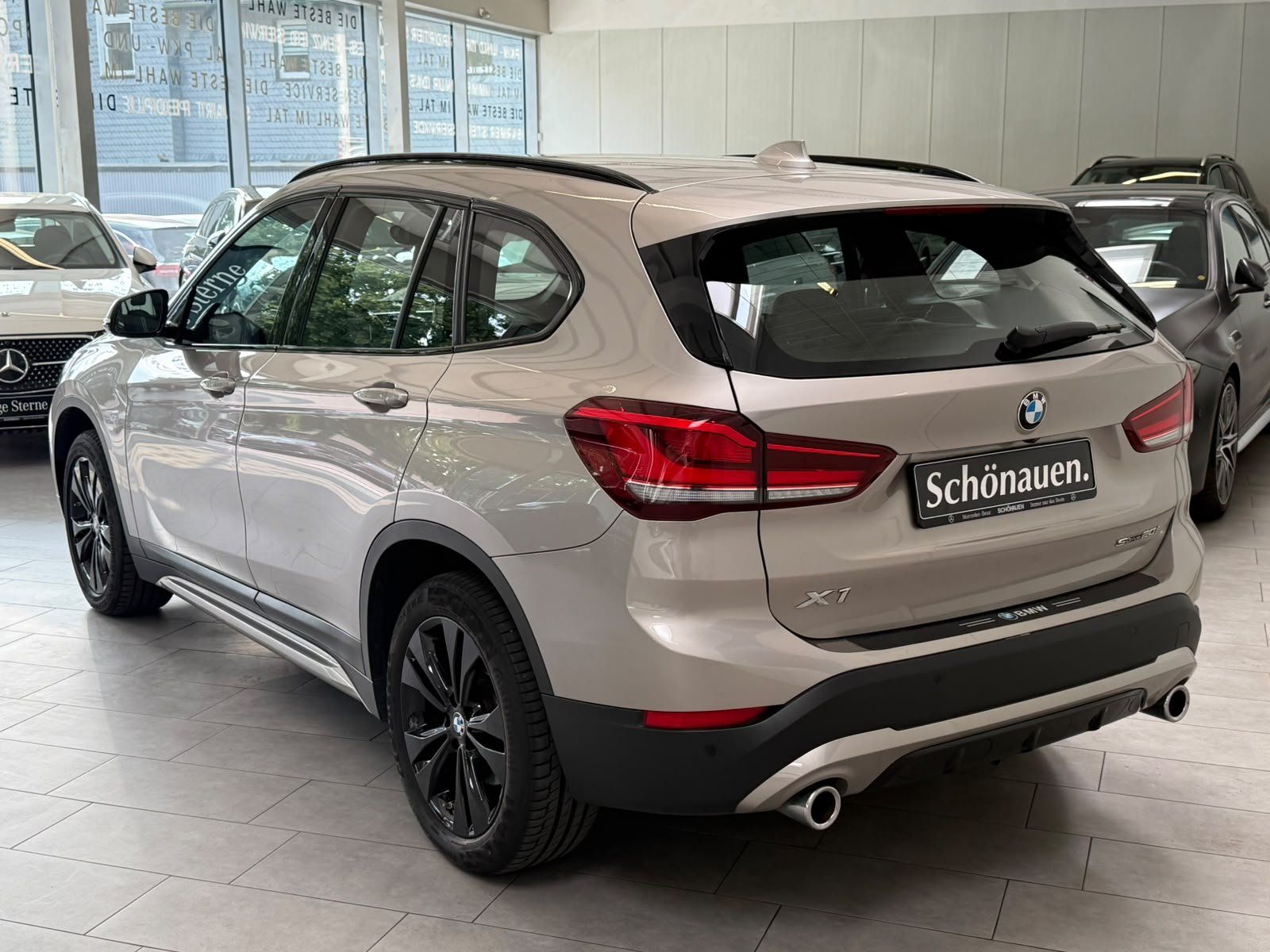 Fahrzeugabbildung BMW X1 sDrive20i Sport Line AHK+KAMERA+ACC+PDC+NAVI
