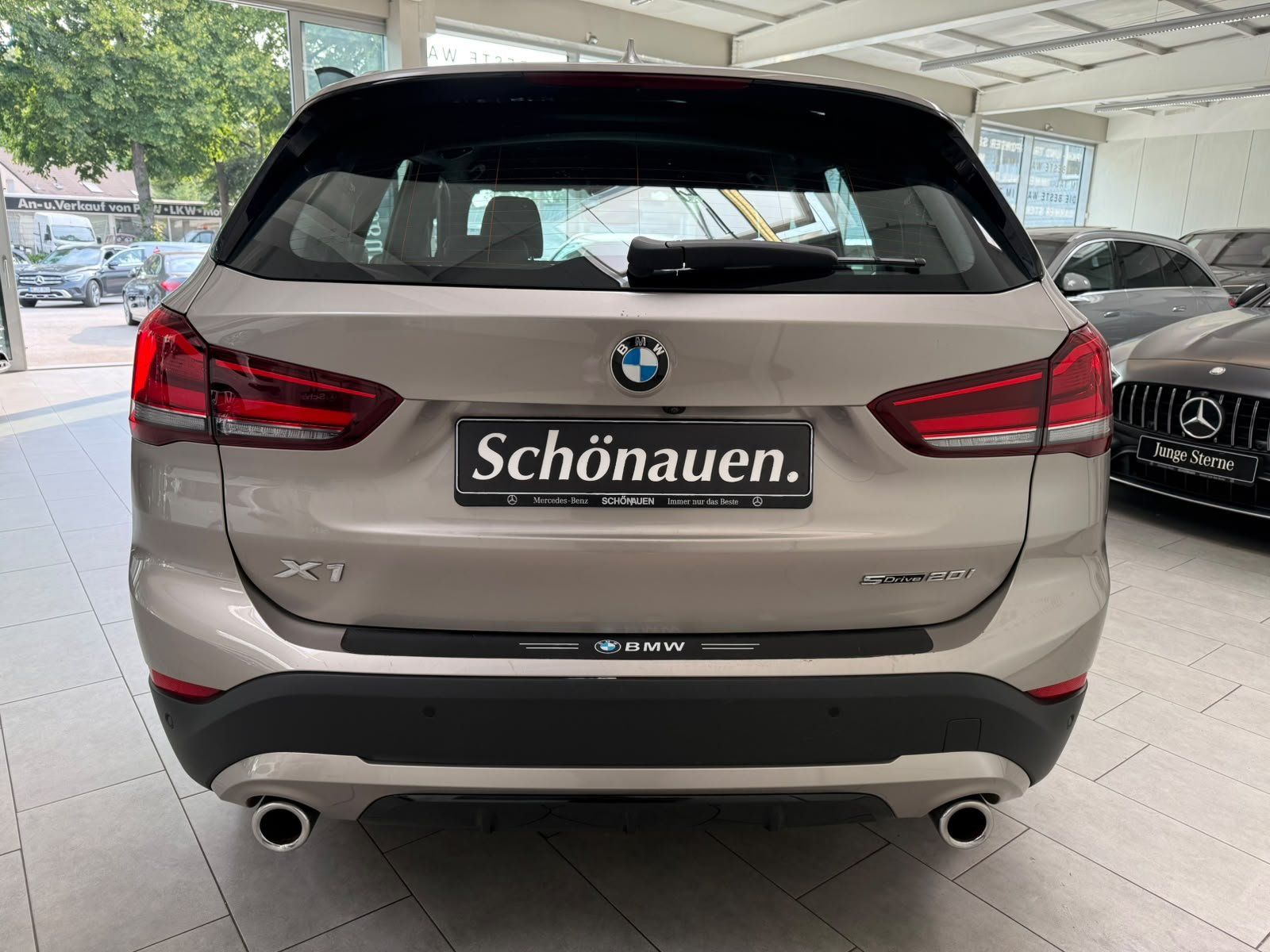 Fahrzeugabbildung BMW X1 sDrive20i Sport Line AHK+KAMERA+ACC+PDC+NAVI
