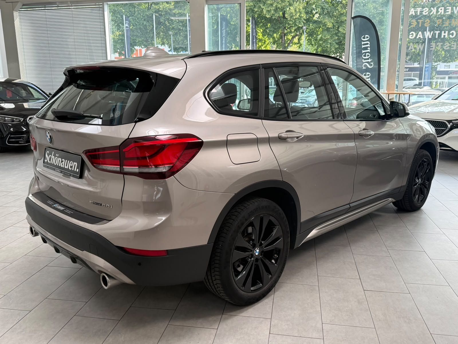 Fahrzeugabbildung BMW X1 sDrive20i Sport Line AHK+KAMERA+ACC+PDC+NAVI