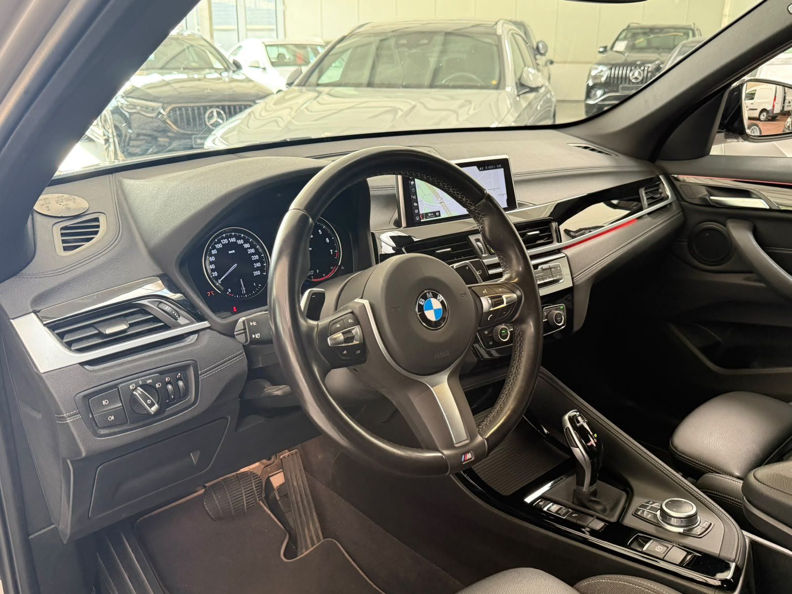 Fahrzeugabbildung BMW X1 sDrive20i Sport Line AHK+KAMERA+ACC+PDC+NAVI