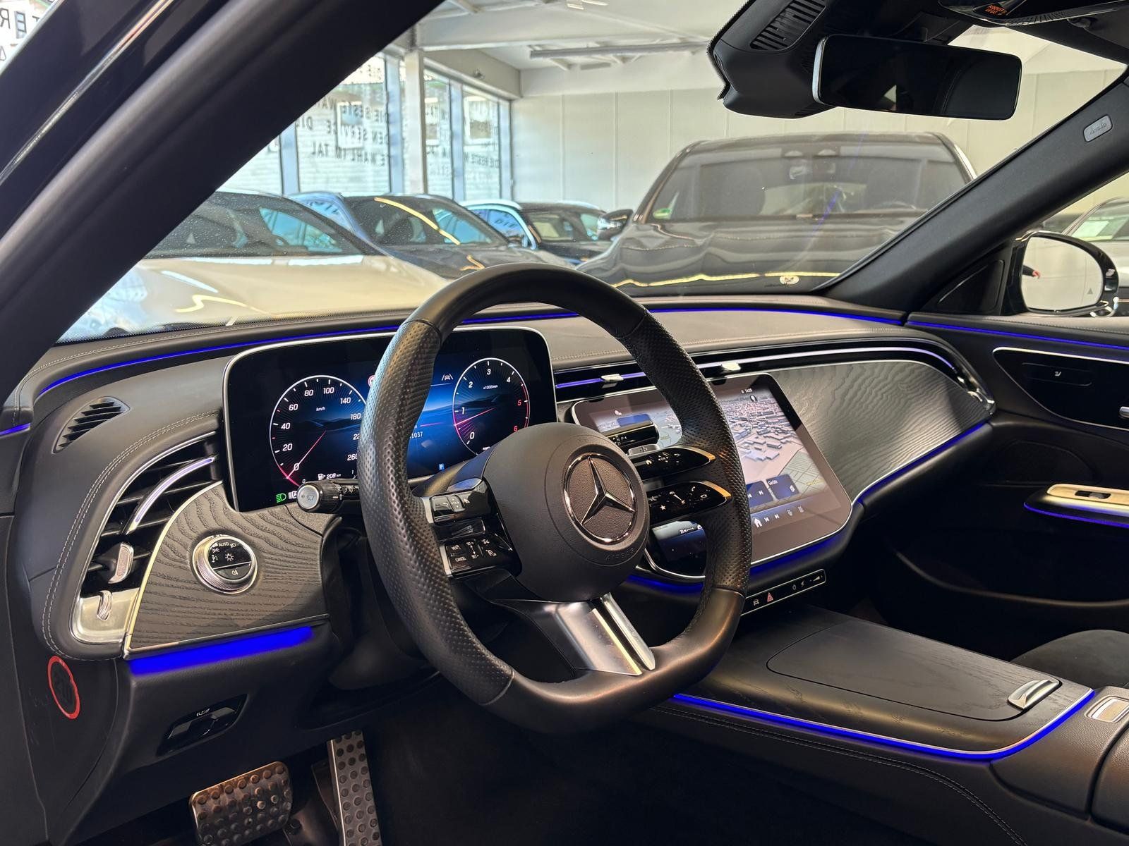 Fahrzeugabbildung Mercedes-Benz E 220 d T AMG AHK+WINTERPKT+NIGHT+DISTRO+CARPLAY