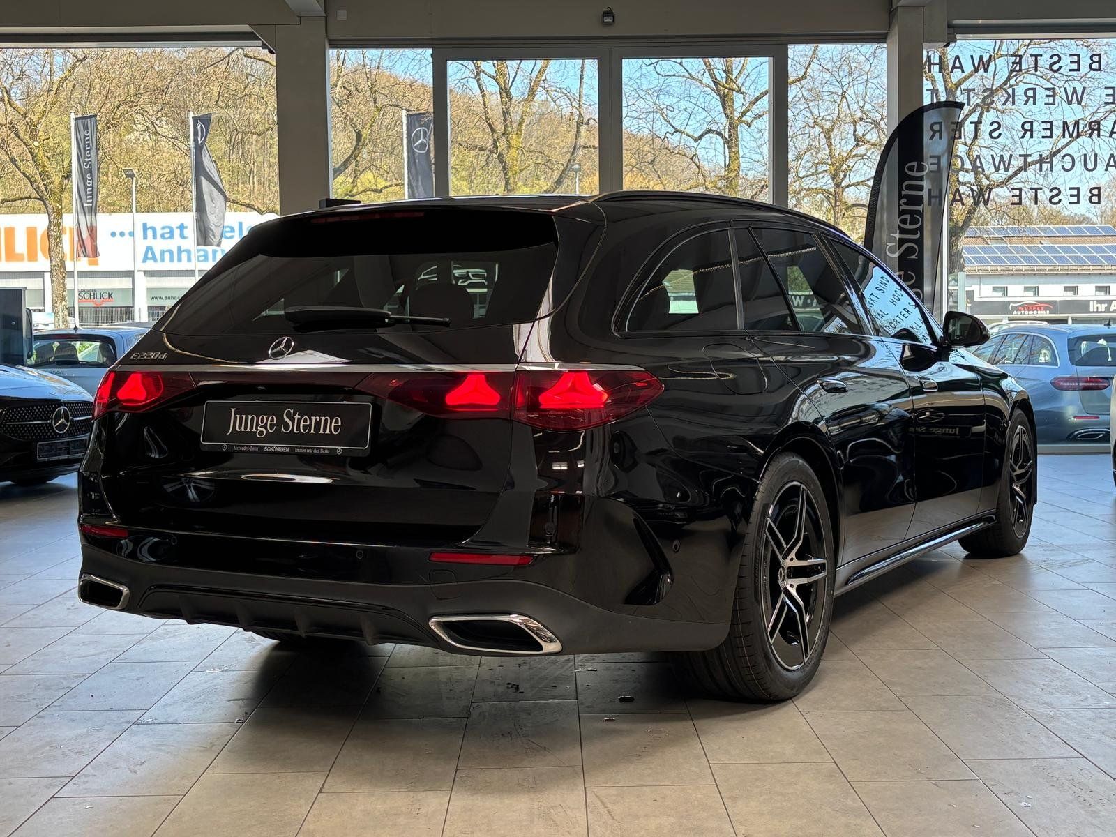 Fahrzeugabbildung Mercedes-Benz E 220 d T AMG AHK+WINTERPKT+NIGHT+DISTRO+CARPLAY