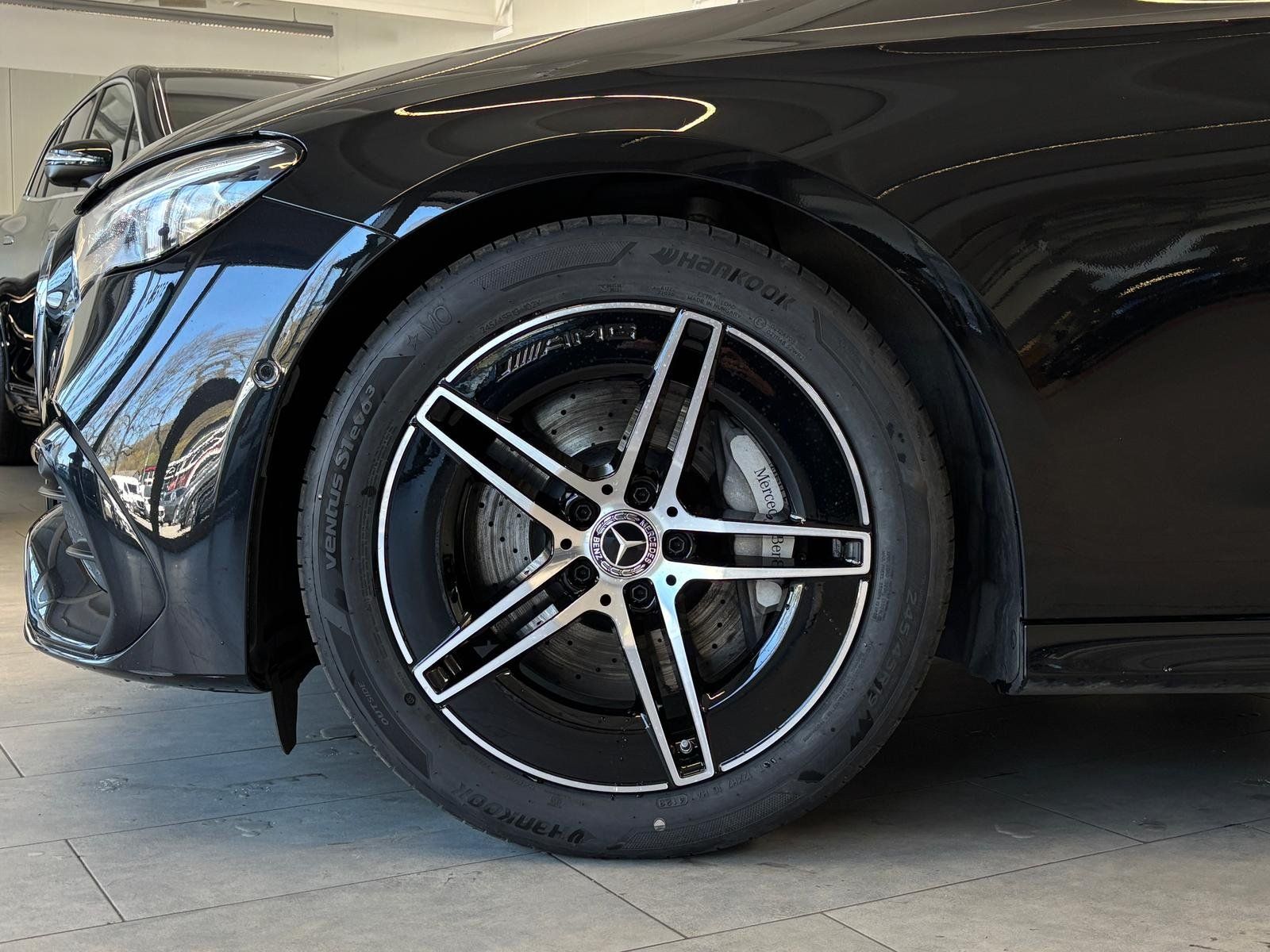Fahrzeugabbildung Mercedes-Benz E 220 d T AMG AHK+WINTERPKT+NIGHT+DISTRO+CARPLAY