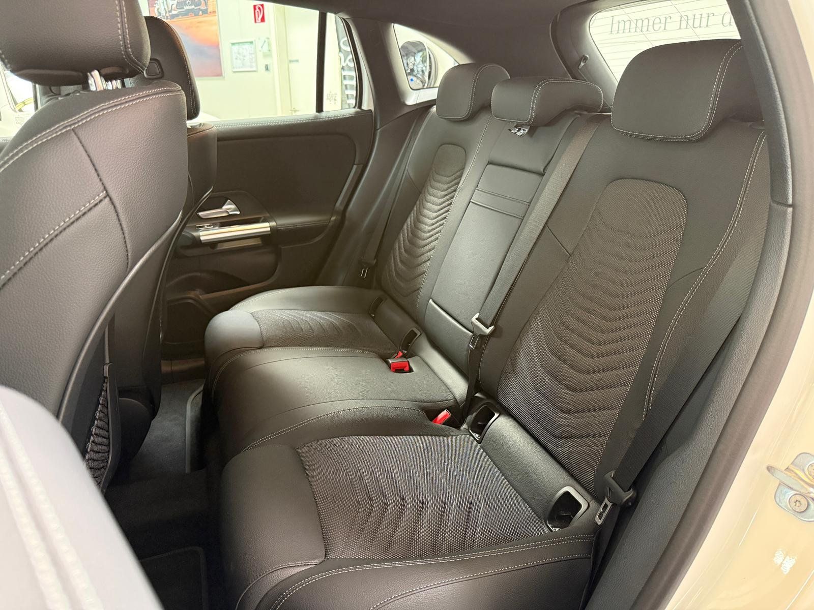 Fahrzeugabbildung Mercedes-Benz EQA 250+ Progressive KAMERA+LED+CARPLAY+TOTW+DAB