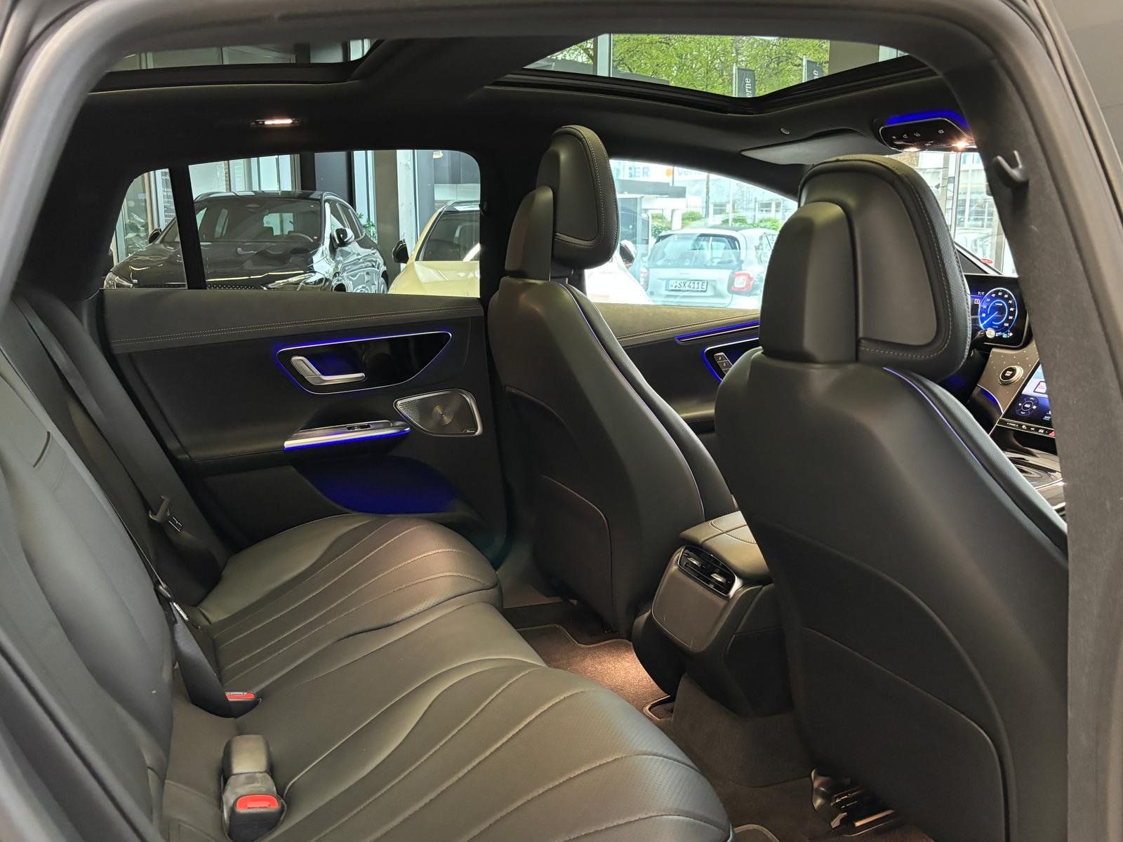 Fahrzeugabbildung Mercedes-Benz EQE 300 ADVPLUS+MEMO+DISTRO+BURMES+PANO+WSSBEHEI