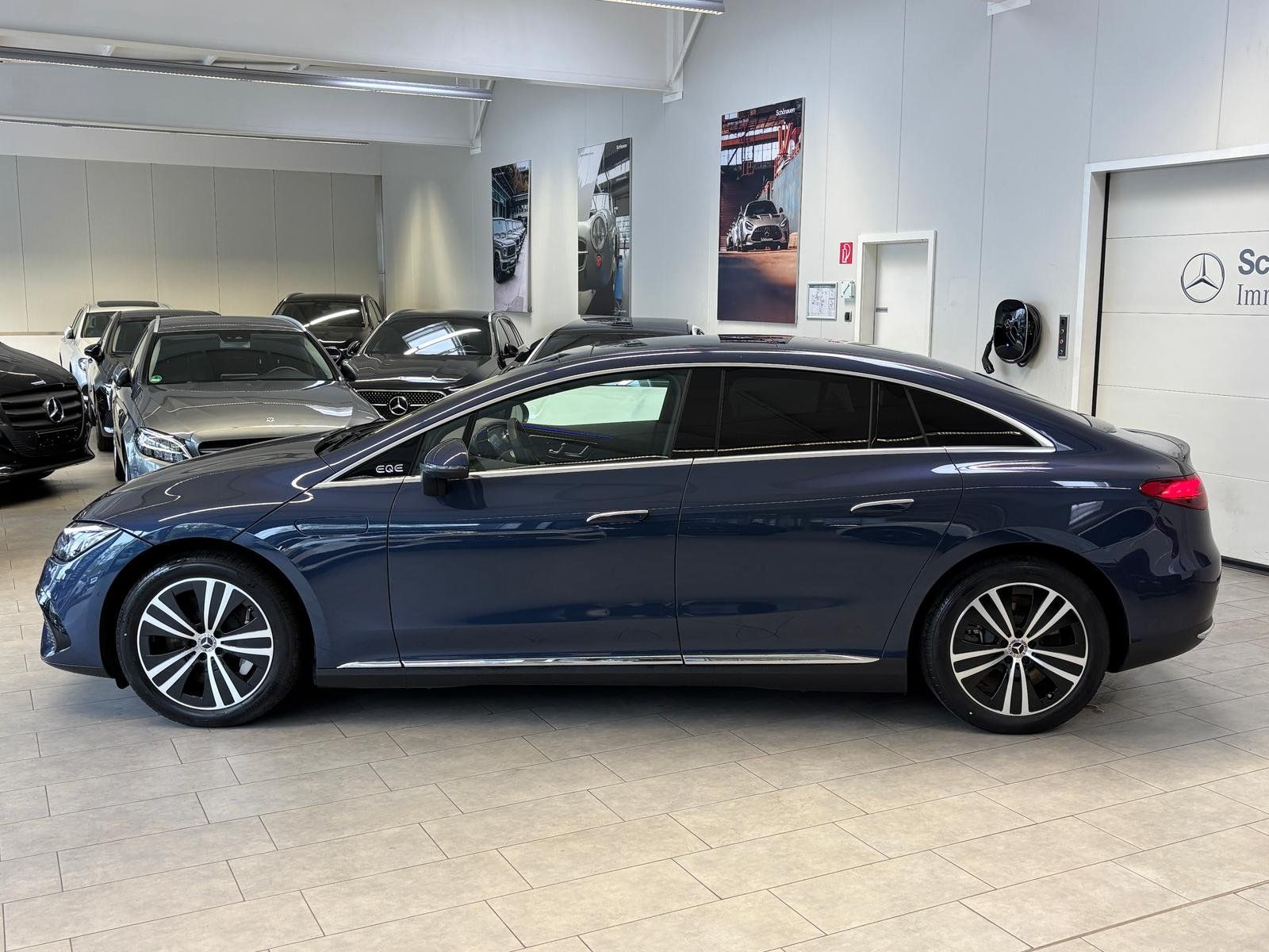 Fahrzeugabbildung Mercedes-Benz EQE 300 ADVPLUS+MEMO+DISTRO+BURMES+PANO+WSSBEHEI
