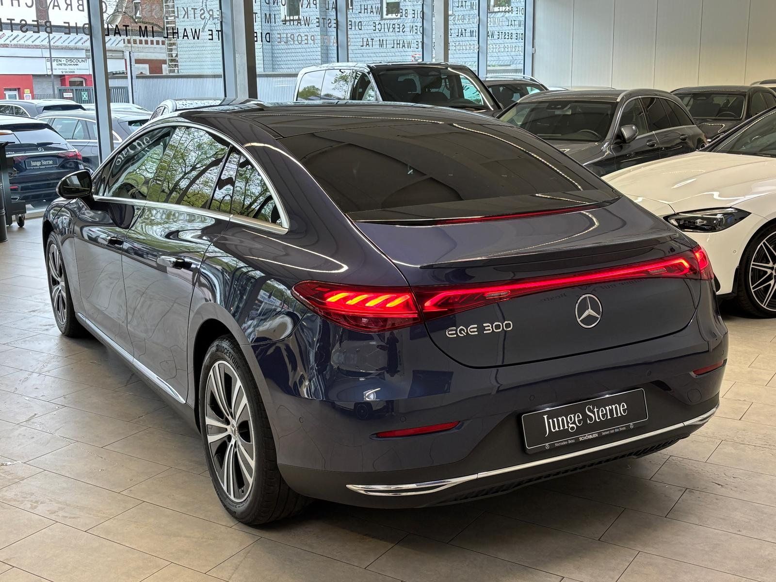 Fahrzeugabbildung Mercedes-Benz EQE 300 ADVPLUS+MEMO+DISTRO+BURMES+PANO+WSSBEHEI
