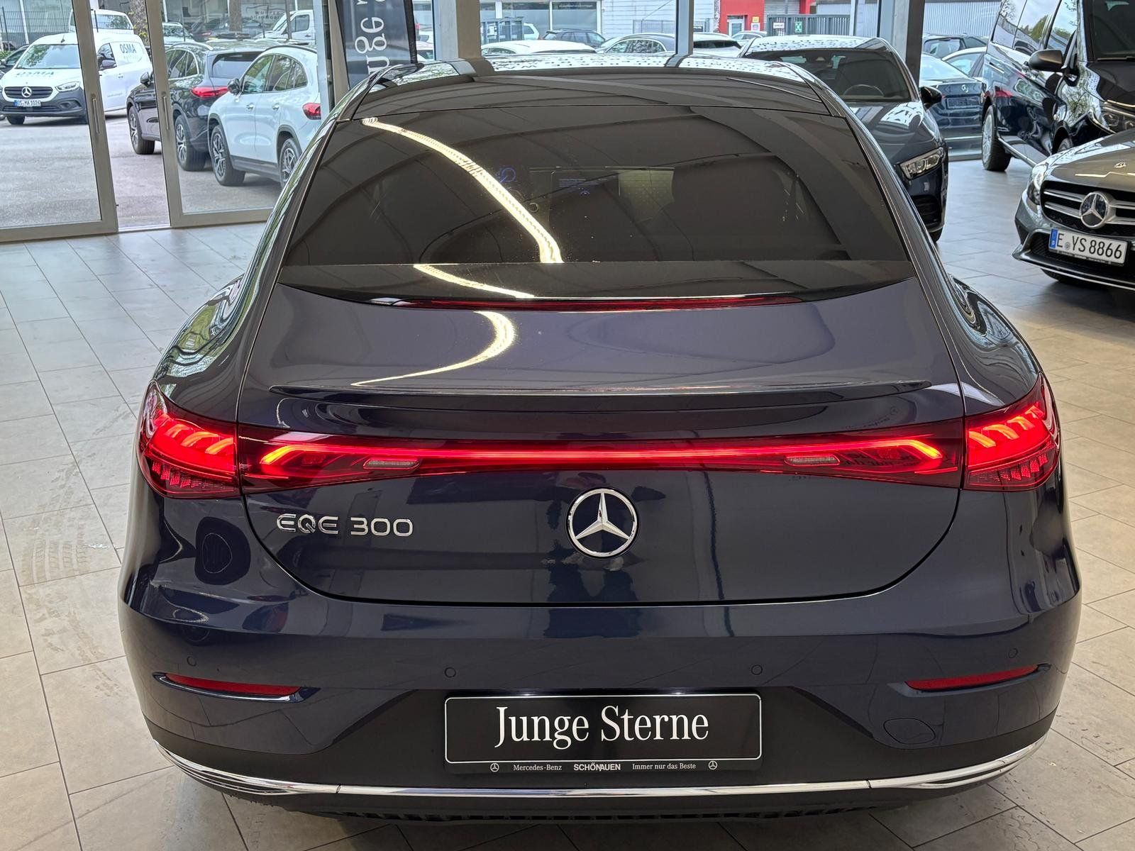 Fahrzeugabbildung Mercedes-Benz EQE 300 ADVPLUS+MEMO+DISTRO+BURMES+PANO+WSSBEHEI