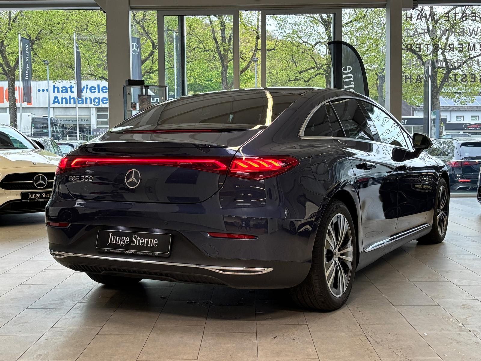 Fahrzeugabbildung Mercedes-Benz EQE 300 ADVPLUS+MEMO+DISTRO+BURMES+PANO+WSSBEHEI