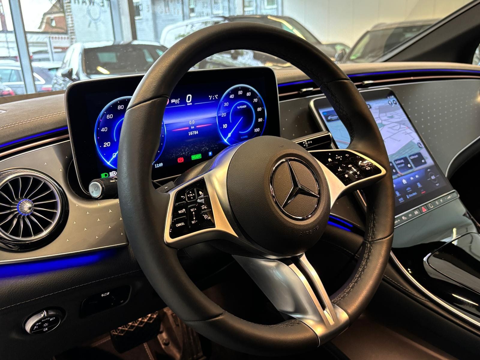 Fahrzeugabbildung Mercedes-Benz EQE 300 ADVPLUS+MEMO+DISTRO+BURMES+PANO+WSSBEHEI
