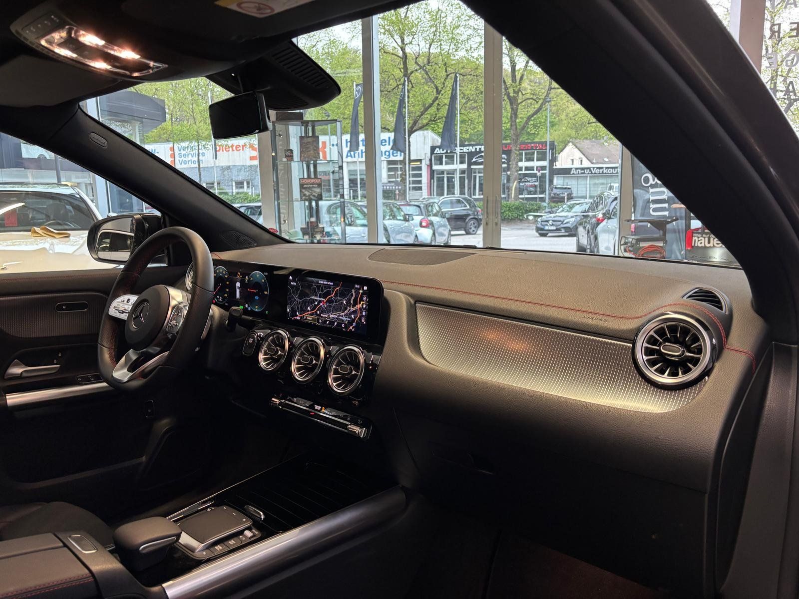 Fahrzeugabbildung Mercedes-Benz EQA 300 4M AMG PANO+AHK+NIGHT+CARPLAY+SHZ