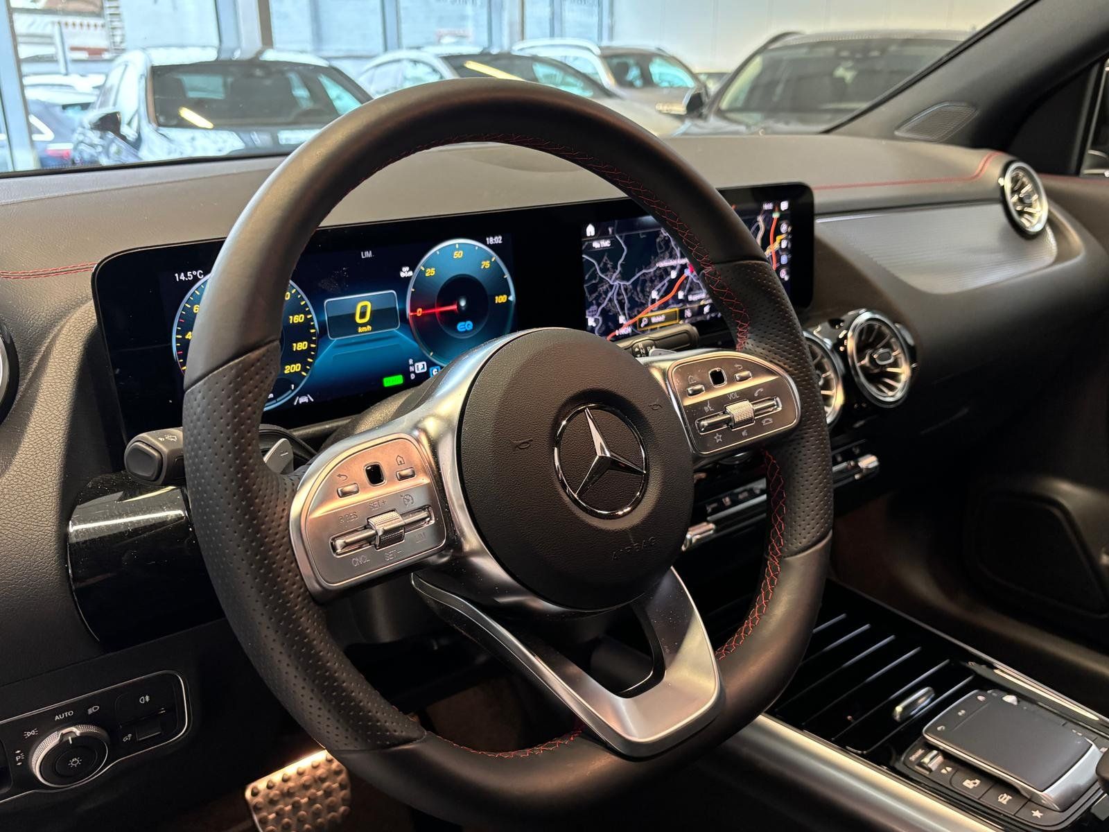 Fahrzeugabbildung Mercedes-Benz EQA 300 4M AMG PANO+AHK+NIGHT+CARPLAY+SHZ