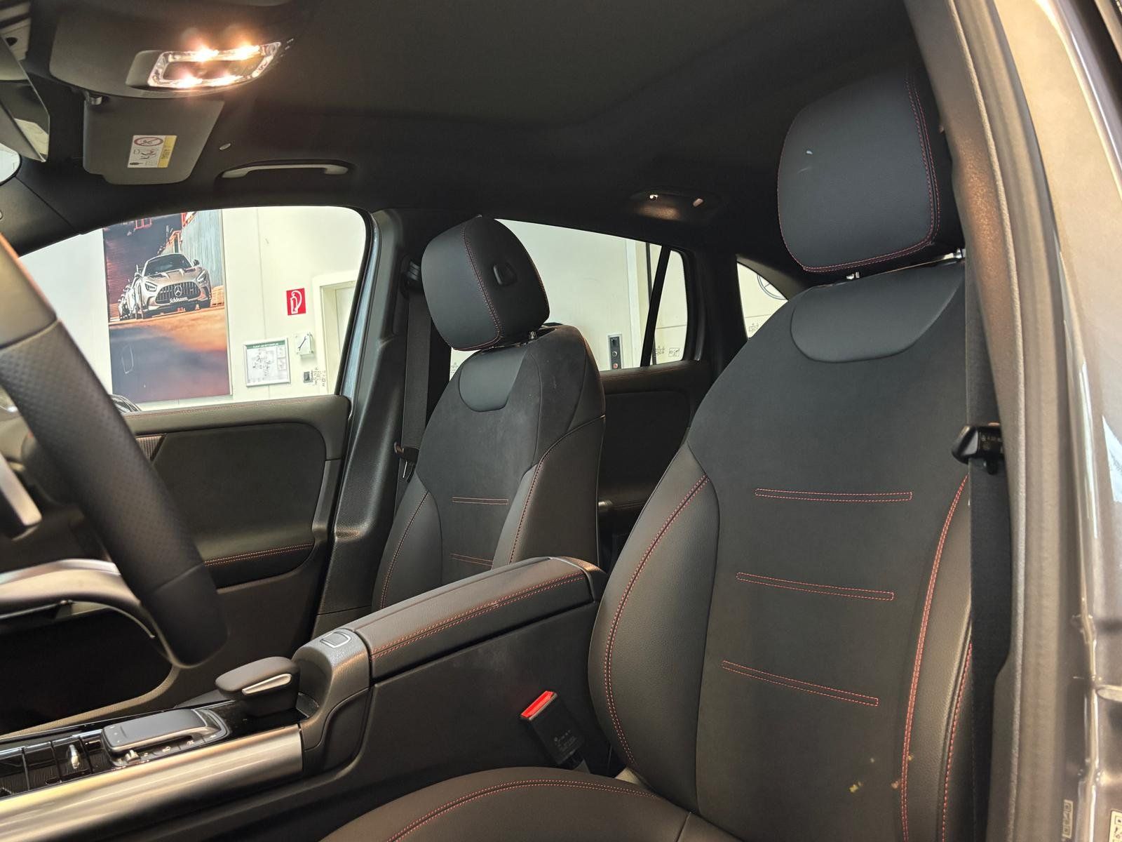 Fahrzeugabbildung Mercedes-Benz EQA 300 4M AMG PANO+AHK+NIGHT+CARPLAY+SHZ