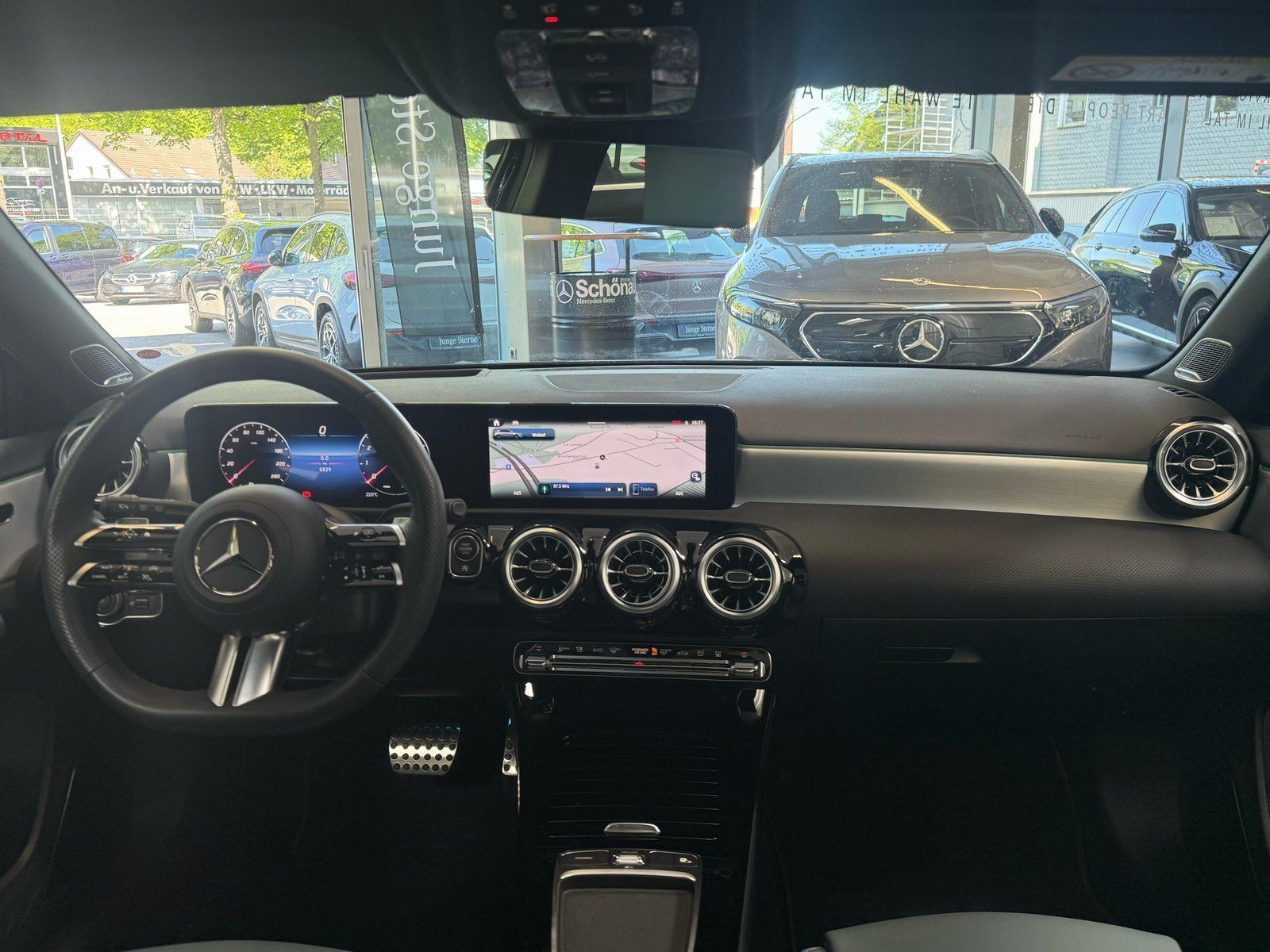 Fahrzeugabbildung Mercedes-Benz A 220 4M AMG PANO+BURM+HUD+VERSTELLDÄMPF.+STDHZ