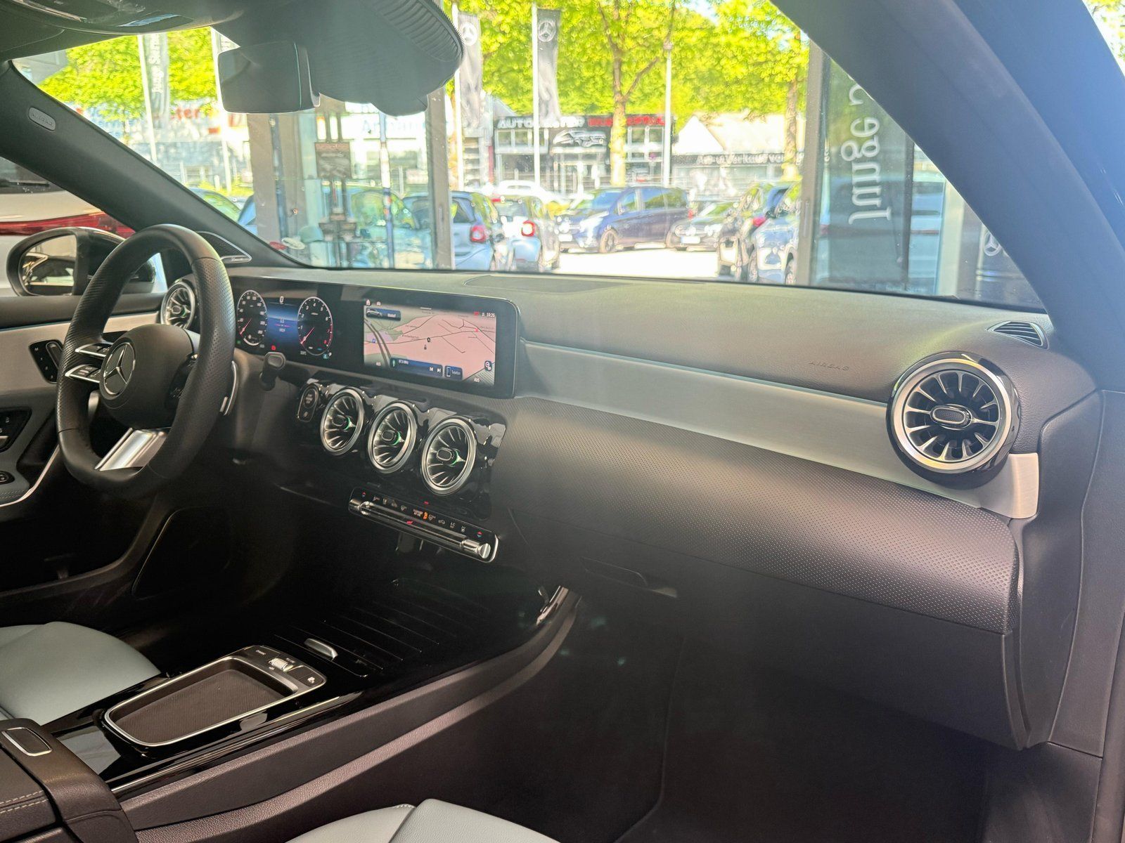 Fahrzeugabbildung Mercedes-Benz A 220 4M AMG PANO+BURM+HUD+VERSTELLDÄMPF.+STDHZ