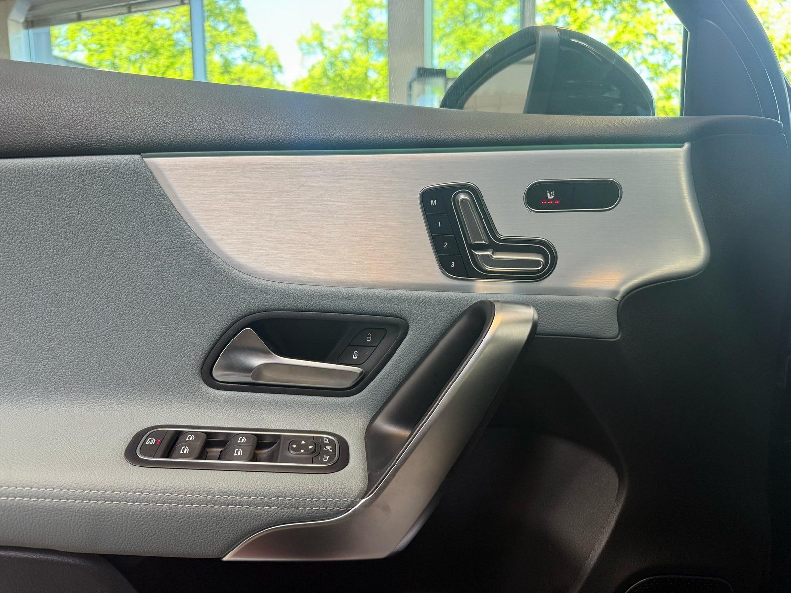 Fahrzeugabbildung Mercedes-Benz A 220 4M AMG PANO+BURM+HUD+VERSTELLDÄMPF.+STDHZ