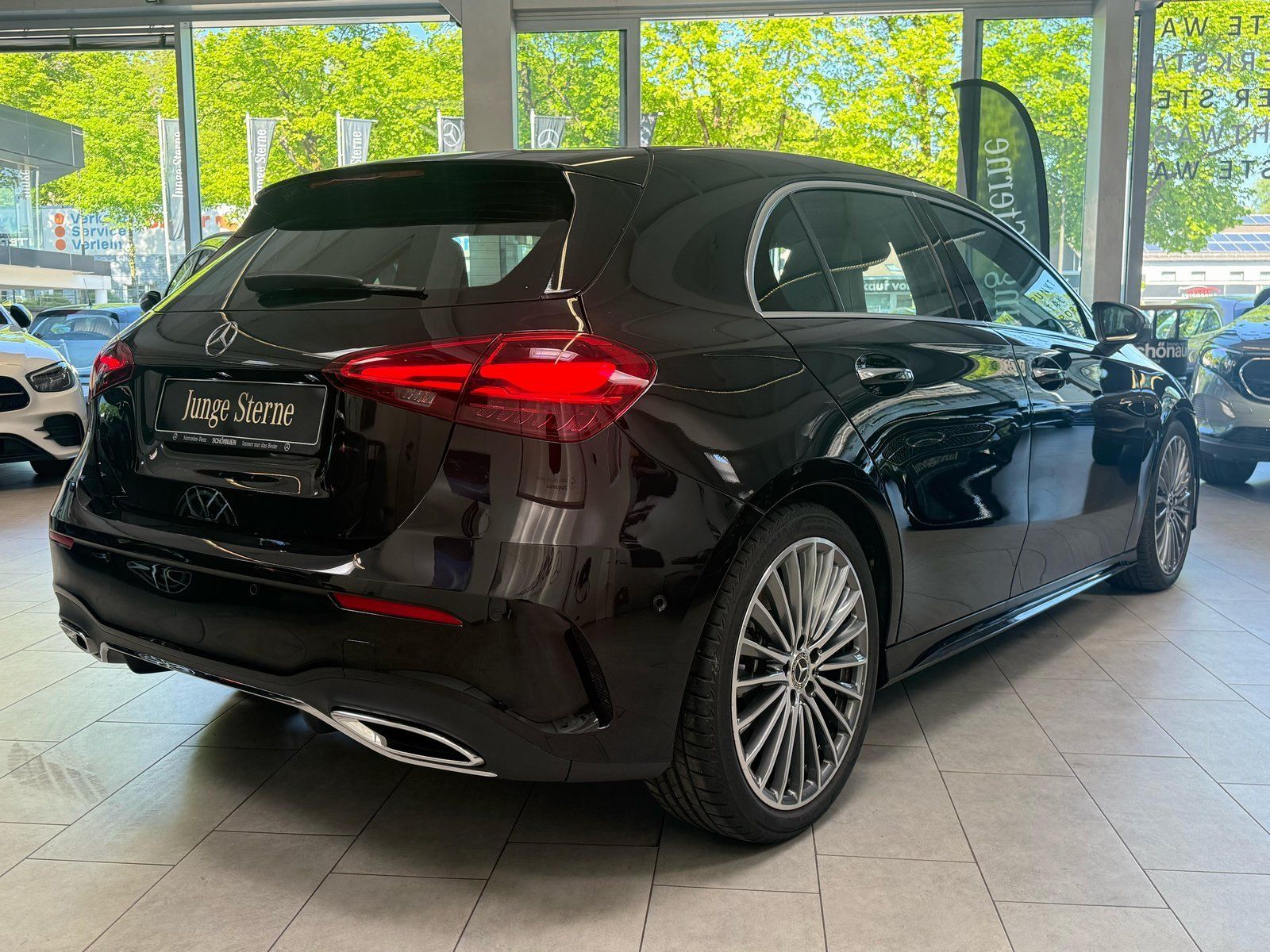 Fahrzeugabbildung Mercedes-Benz A 220 4M AMG PANO+BURM+HUD+VERSTELLDÄMPF.+STDHZ