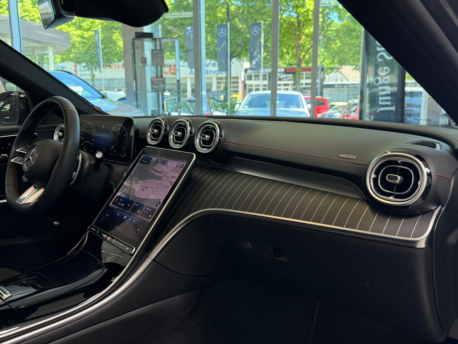Fahrzeugabbildung Mercedes-Benz Mercedes-AMG C 43 4M PANO+20+FAP+PERFSOUND+NIGHT