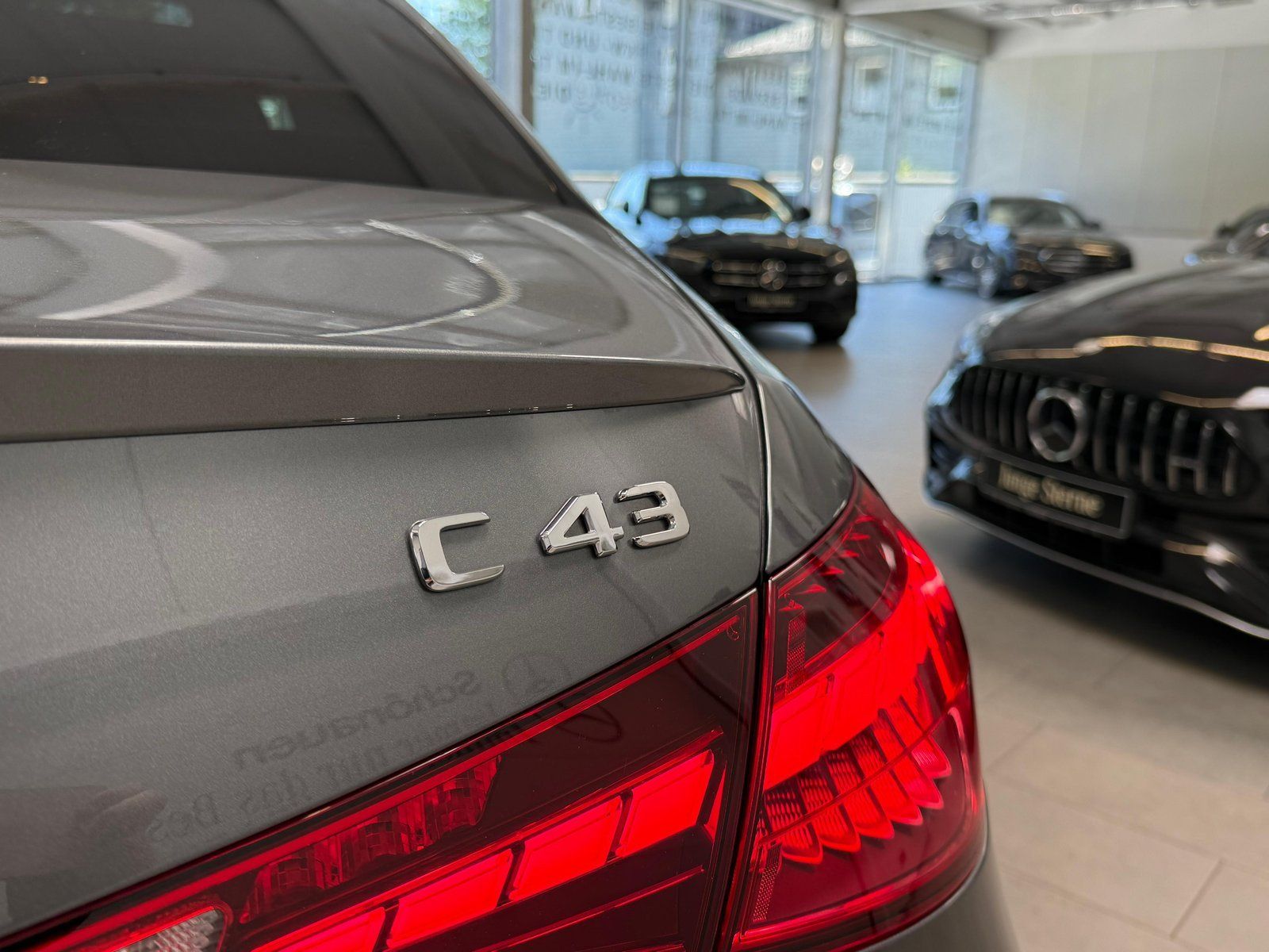 Fahrzeugabbildung Mercedes-Benz Mercedes-AMG C 43 4M PANO+20+FAP+PERFSOUND+NIGHT