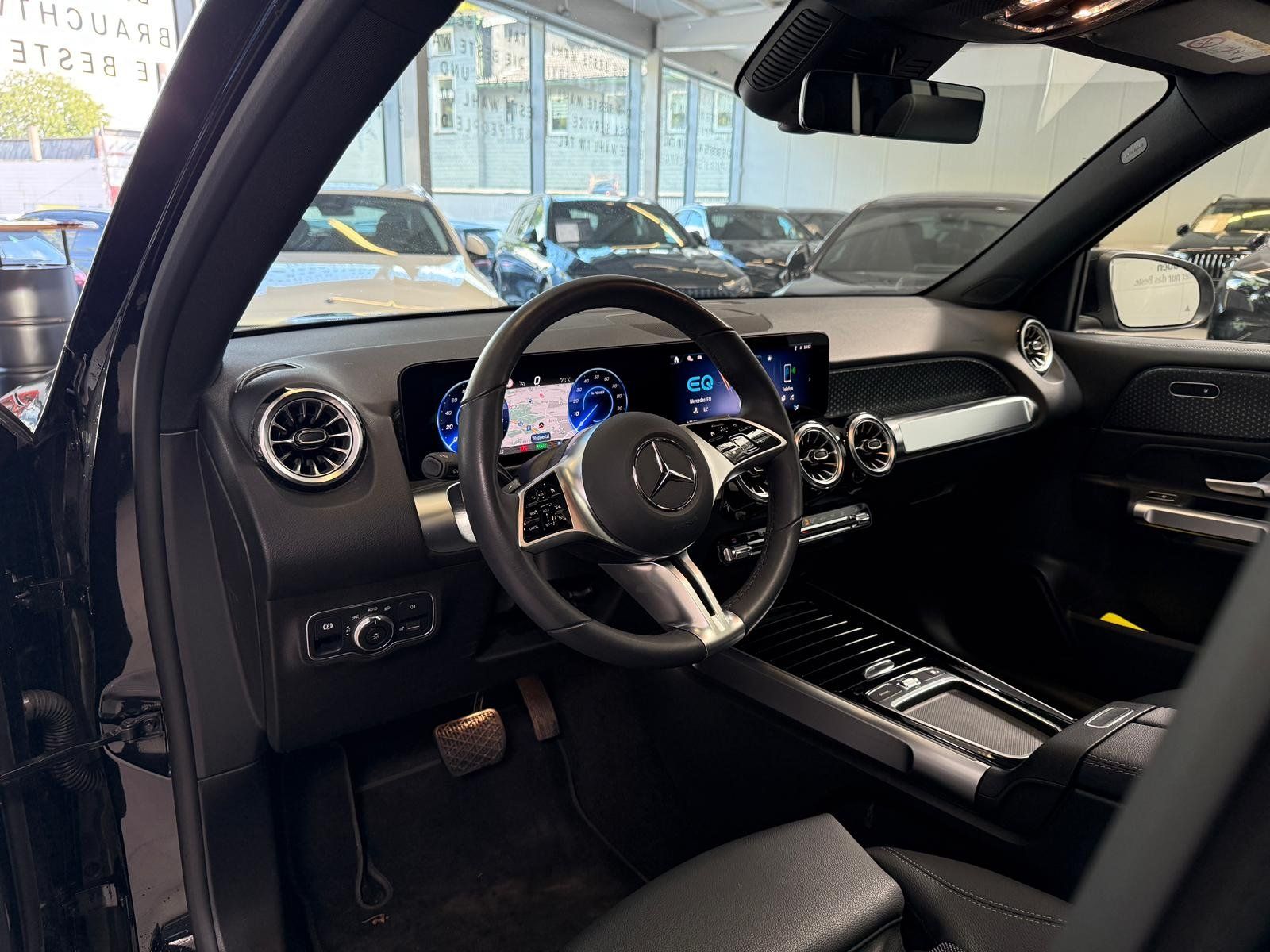 Fahrzeugabbildung Mercedes-Benz EQB 300 4M Progressive PANO+KAMERA+TOTW+CARPLAY