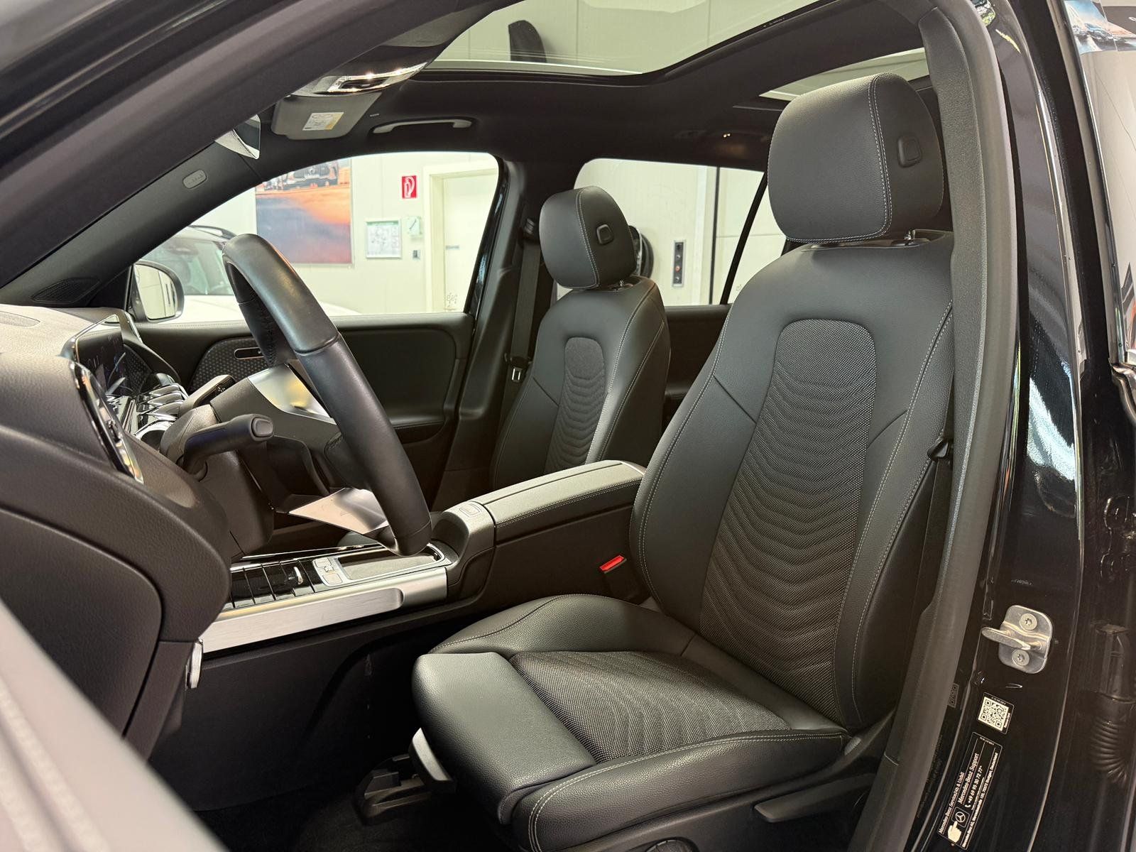 Fahrzeugabbildung Mercedes-Benz EQB 300 4M Progressive PANO+KAMERA+TOTW+CARPLAY