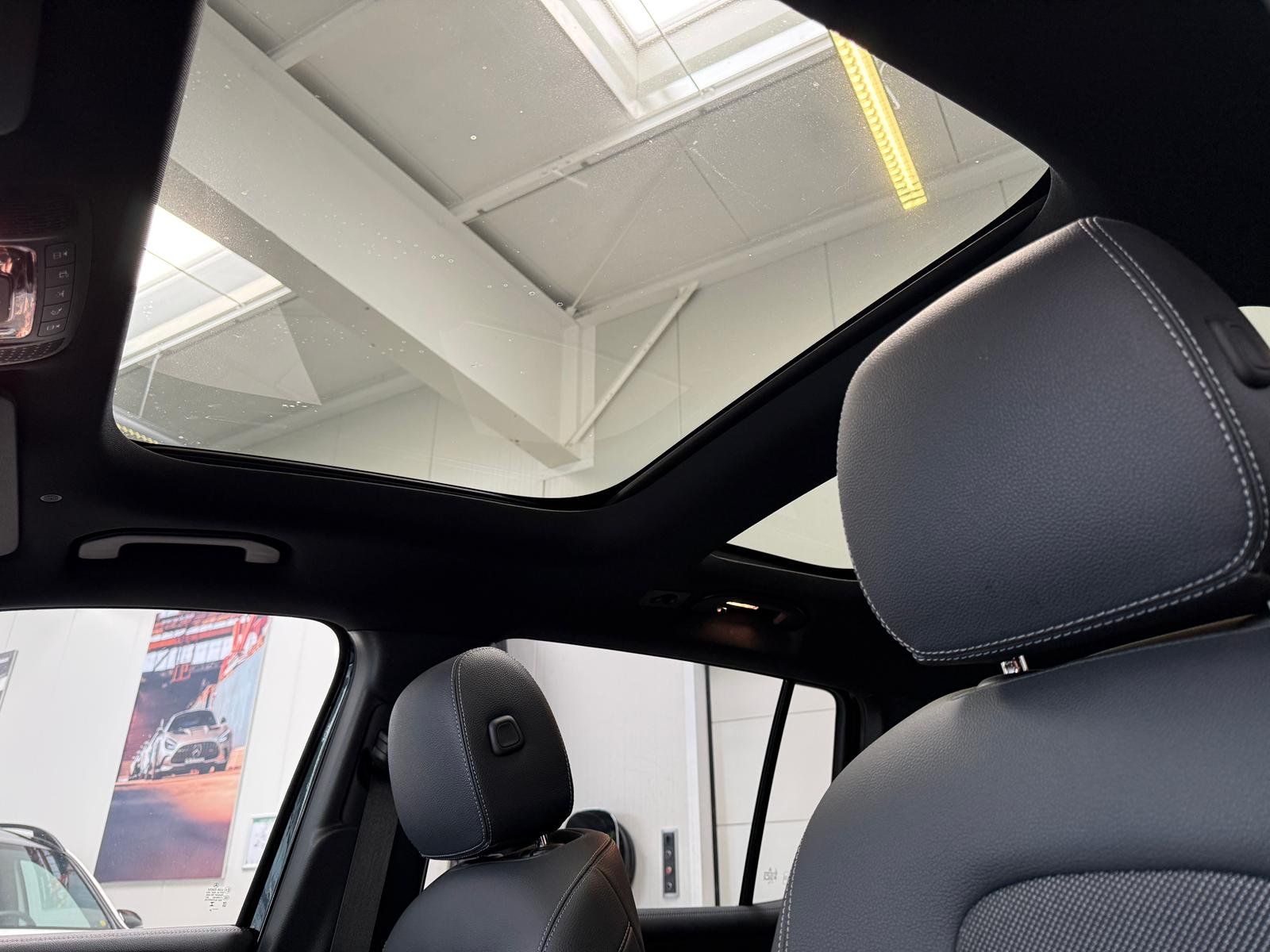 Fahrzeugabbildung Mercedes-Benz EQB 300 4M Progressive PANO+KAMERA+TOTW+CARPLAY