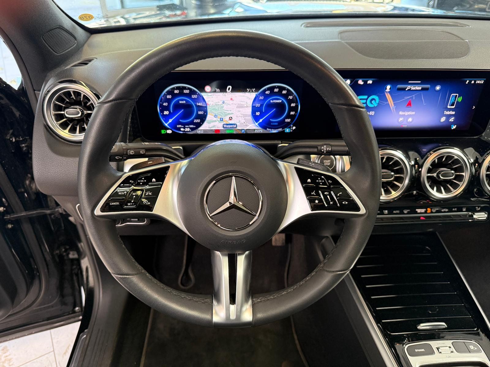Fahrzeugabbildung Mercedes-Benz EQB 300 4M Progressive PANO+KAMERA+TOTW+CARPLAY