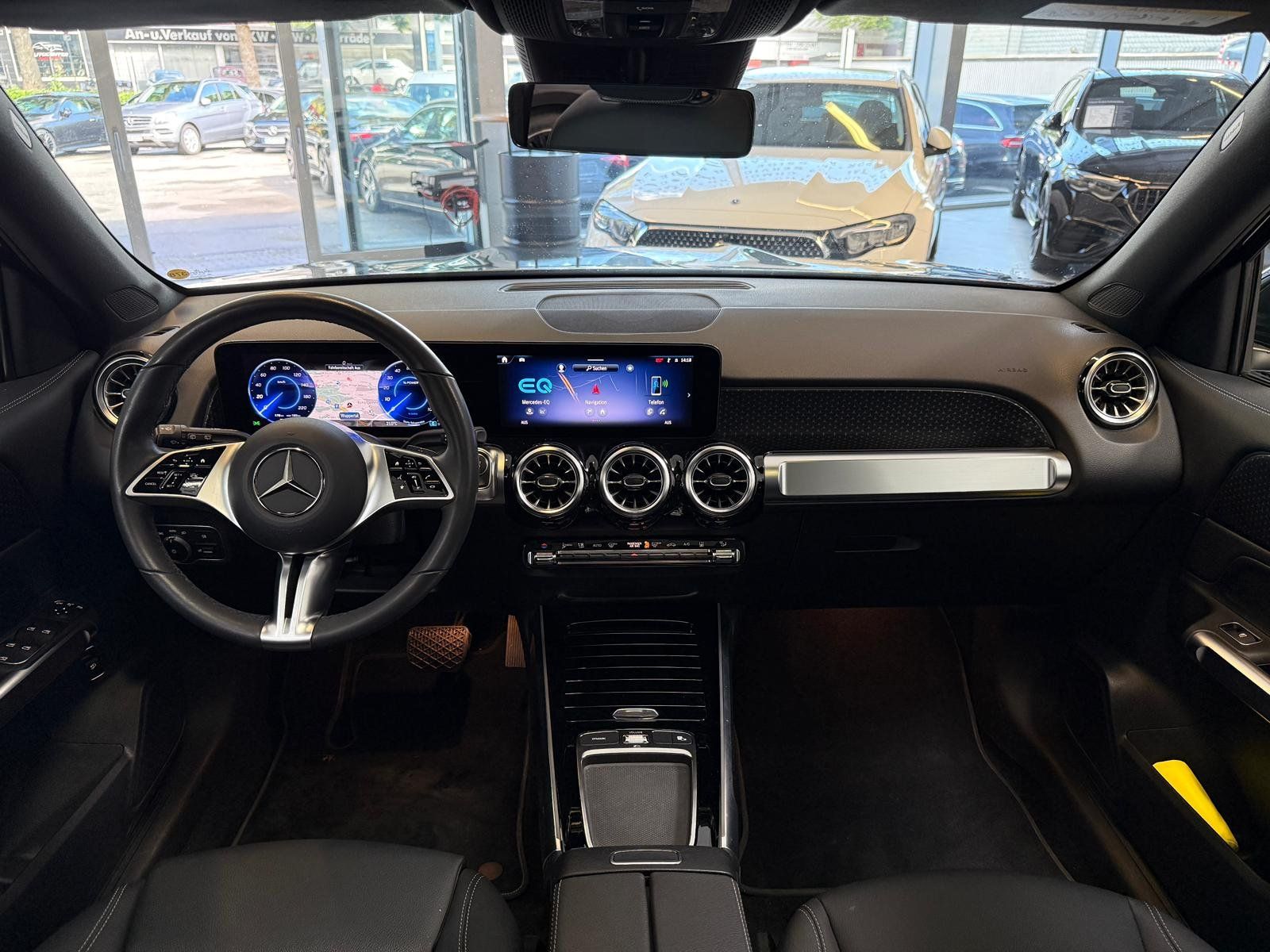 Fahrzeugabbildung Mercedes-Benz EQB 300 4M Progressive PANO+KAMERA+TOTW+CARPLAY