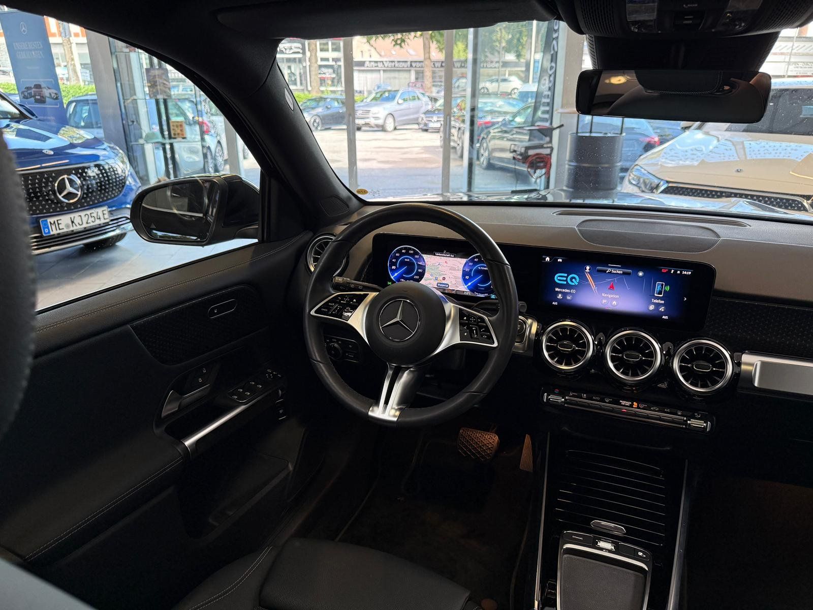 Fahrzeugabbildung Mercedes-Benz EQB 300 4M Progressive PANO+KAMERA+TOTW+CARPLAY